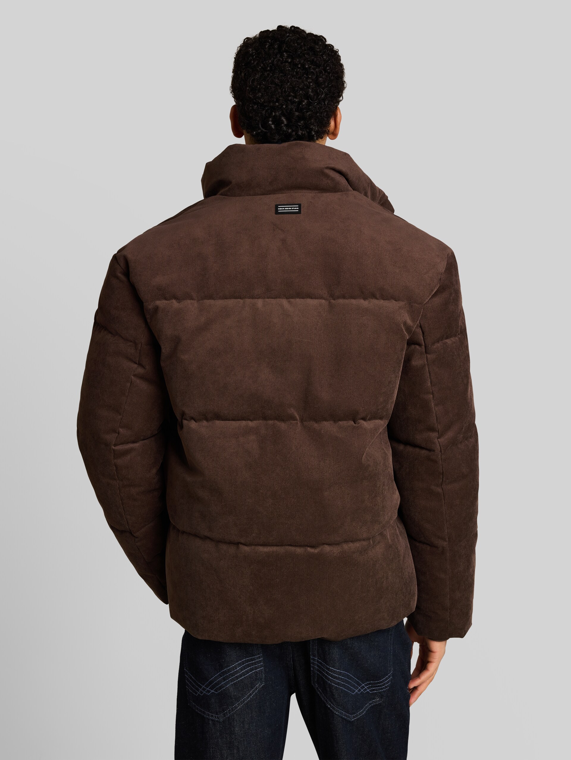 Veste matelassée en velours côtelé à la coupe décontractée - cool dark brown - Vue arrière du modèle