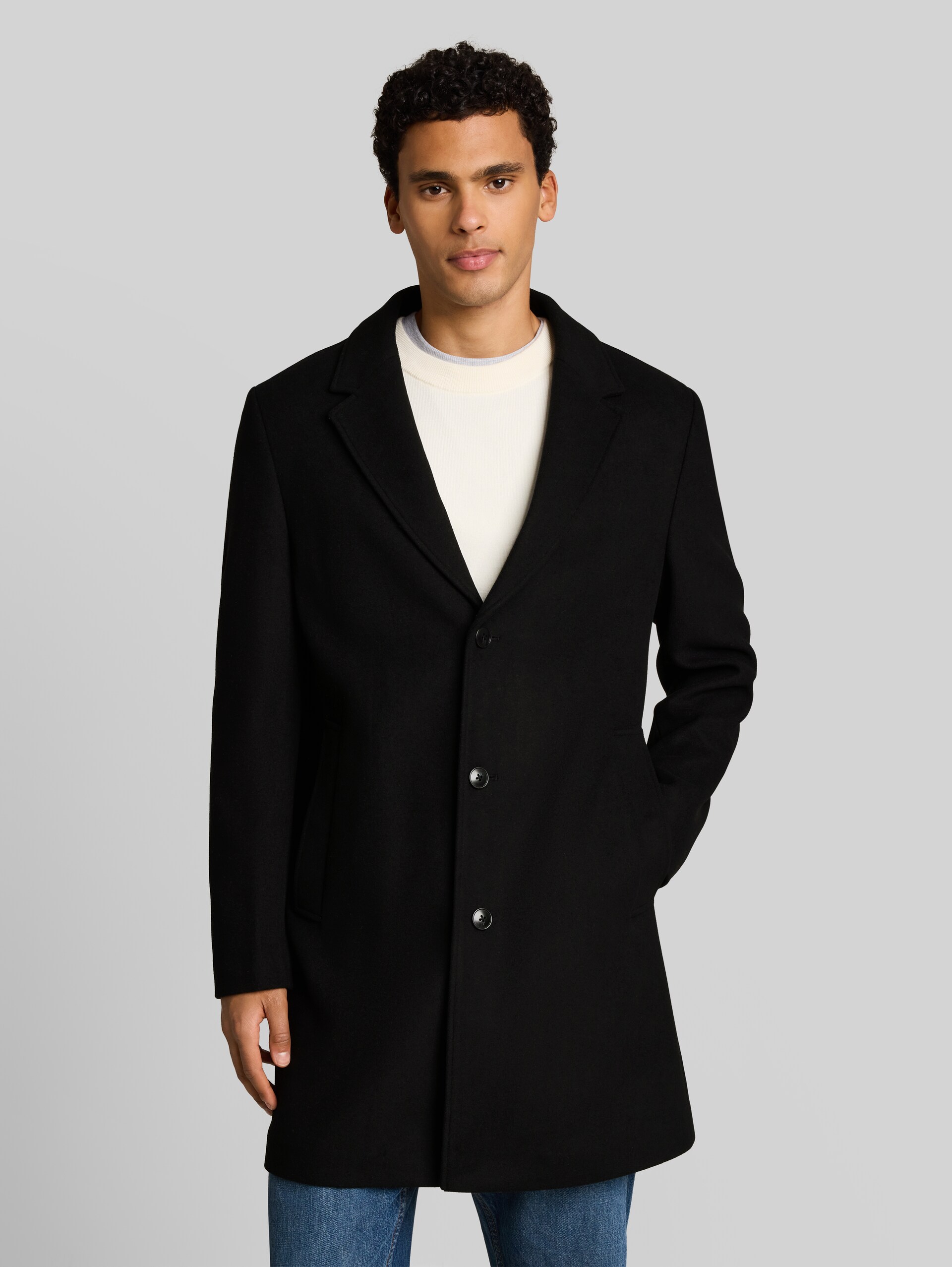 Relaxed fit wollen jas met reverskraag - Black - Model vooraanzicht
