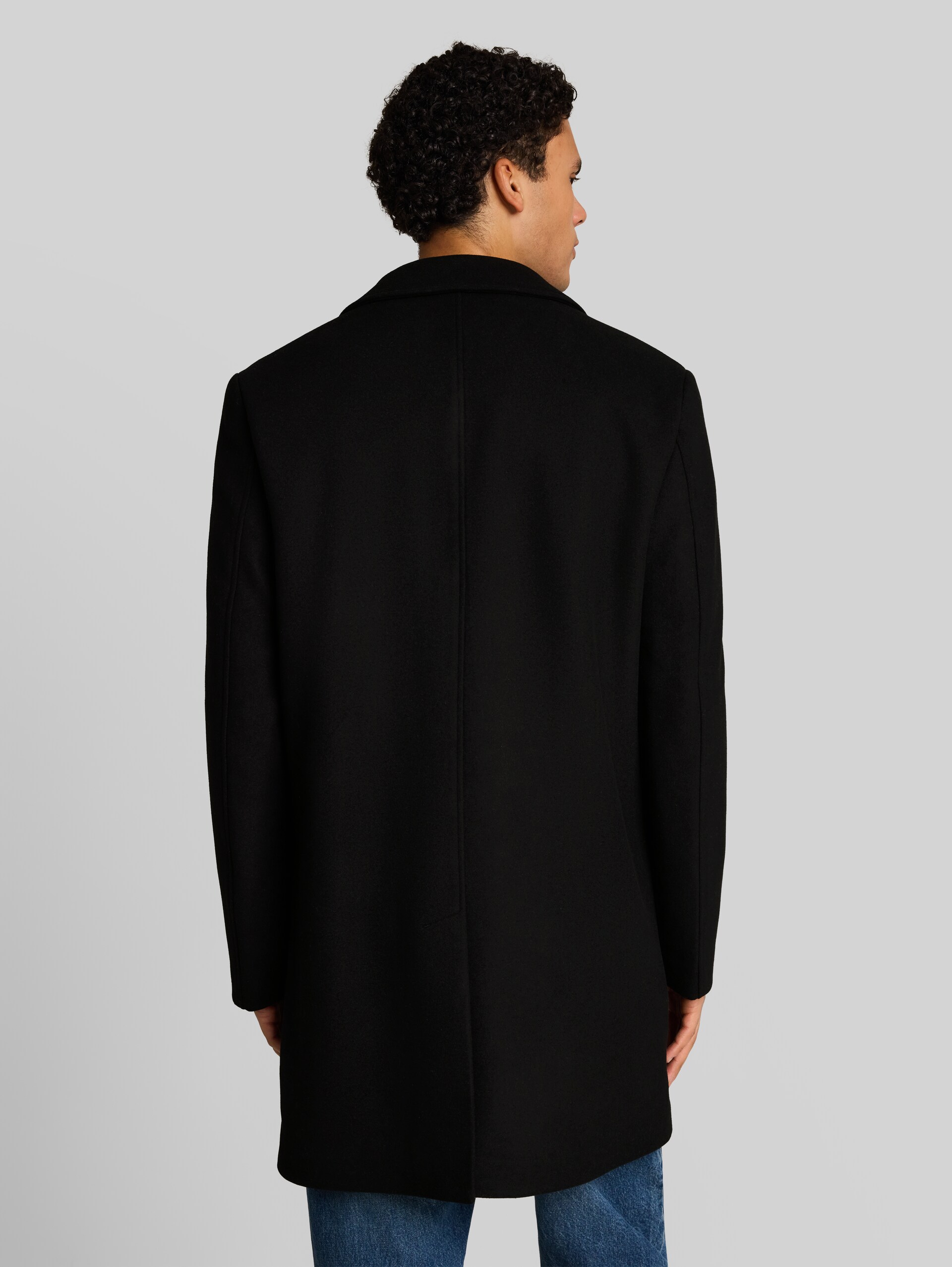 Relaxed fit wollen jas met reverskraag - Black - Model-achteraanzicht