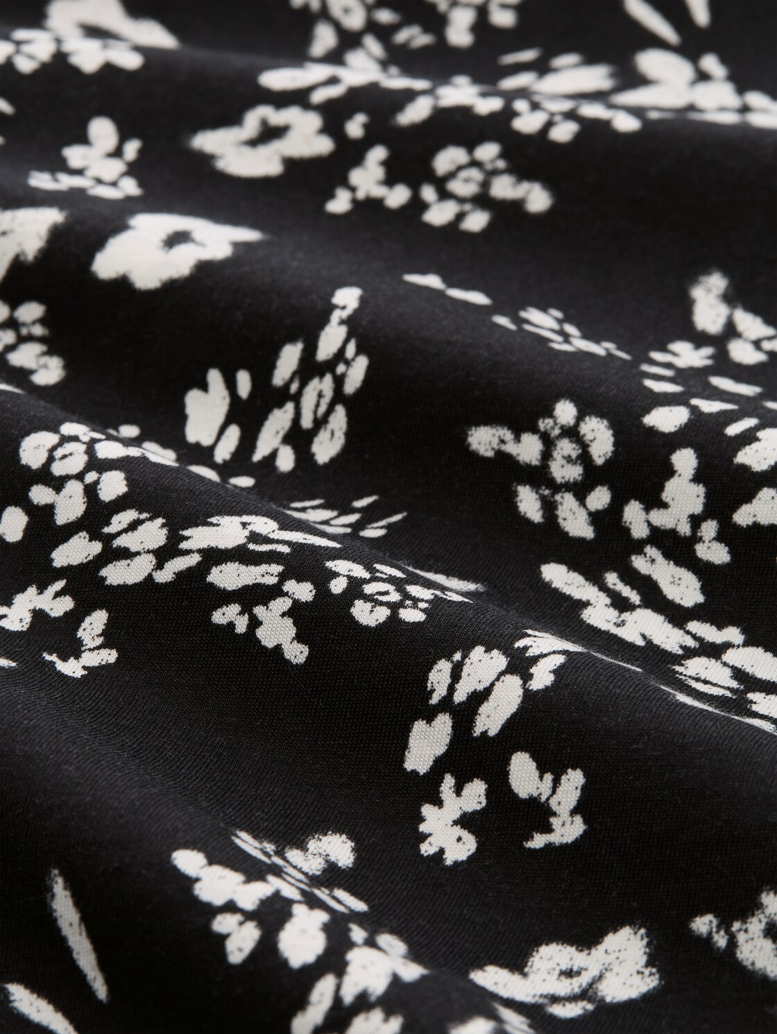 T-Shirt mit Knotendetail - black white flower print - Material-Ansicht