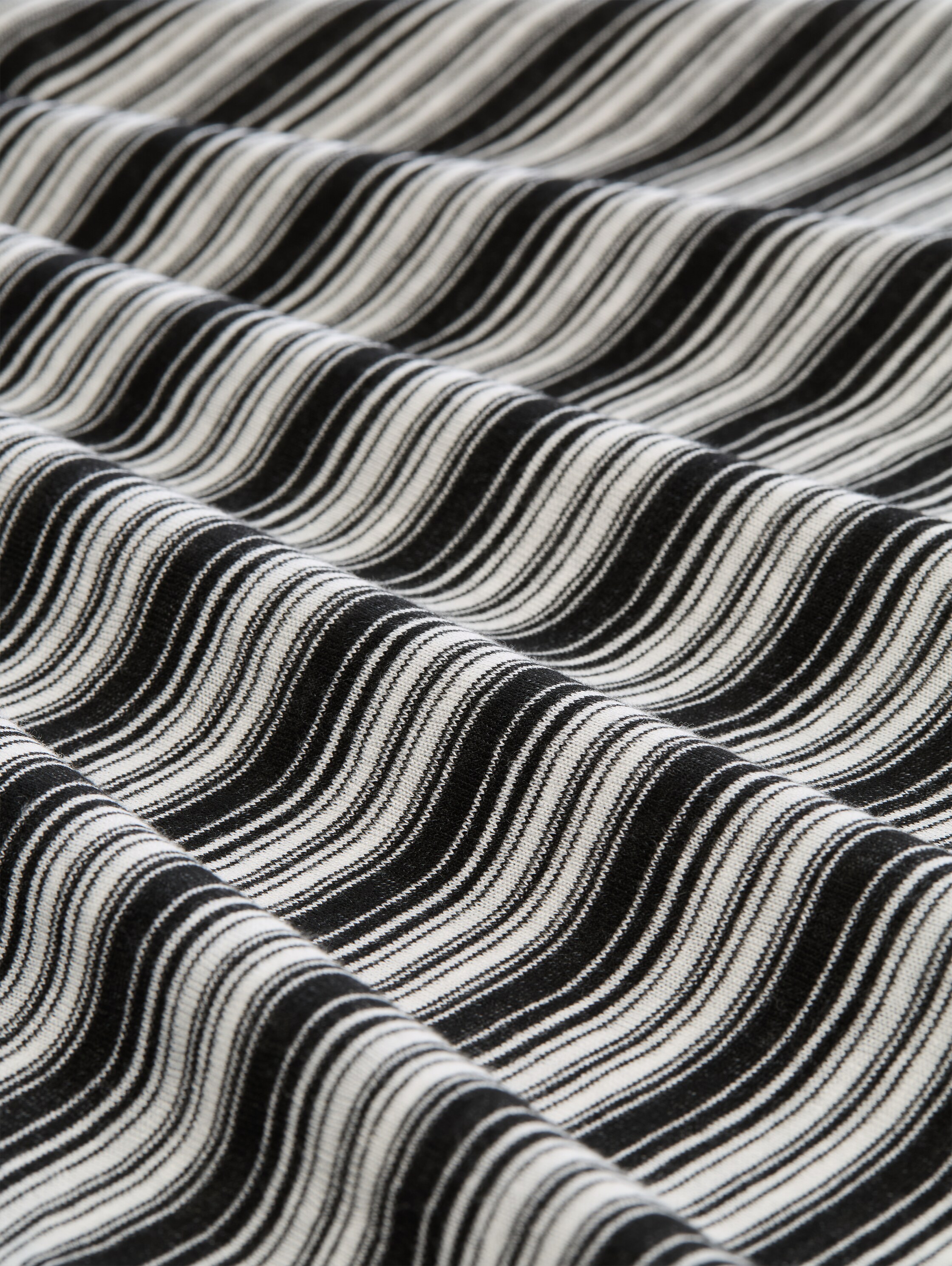 Striped T-shirt - black_white_gradient_stripe - 