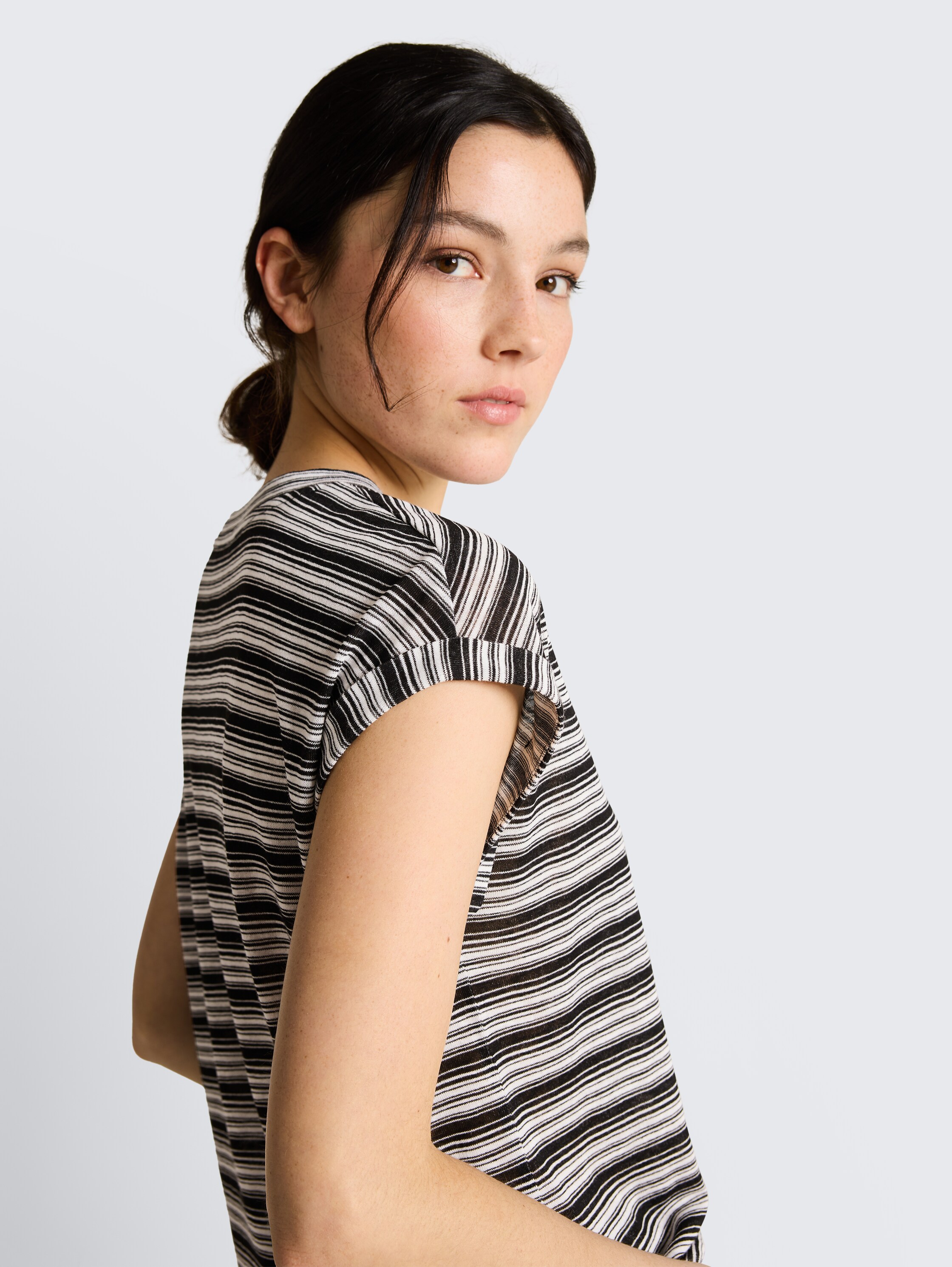 Striped T-shirt - black_white_gradient_stripe - 