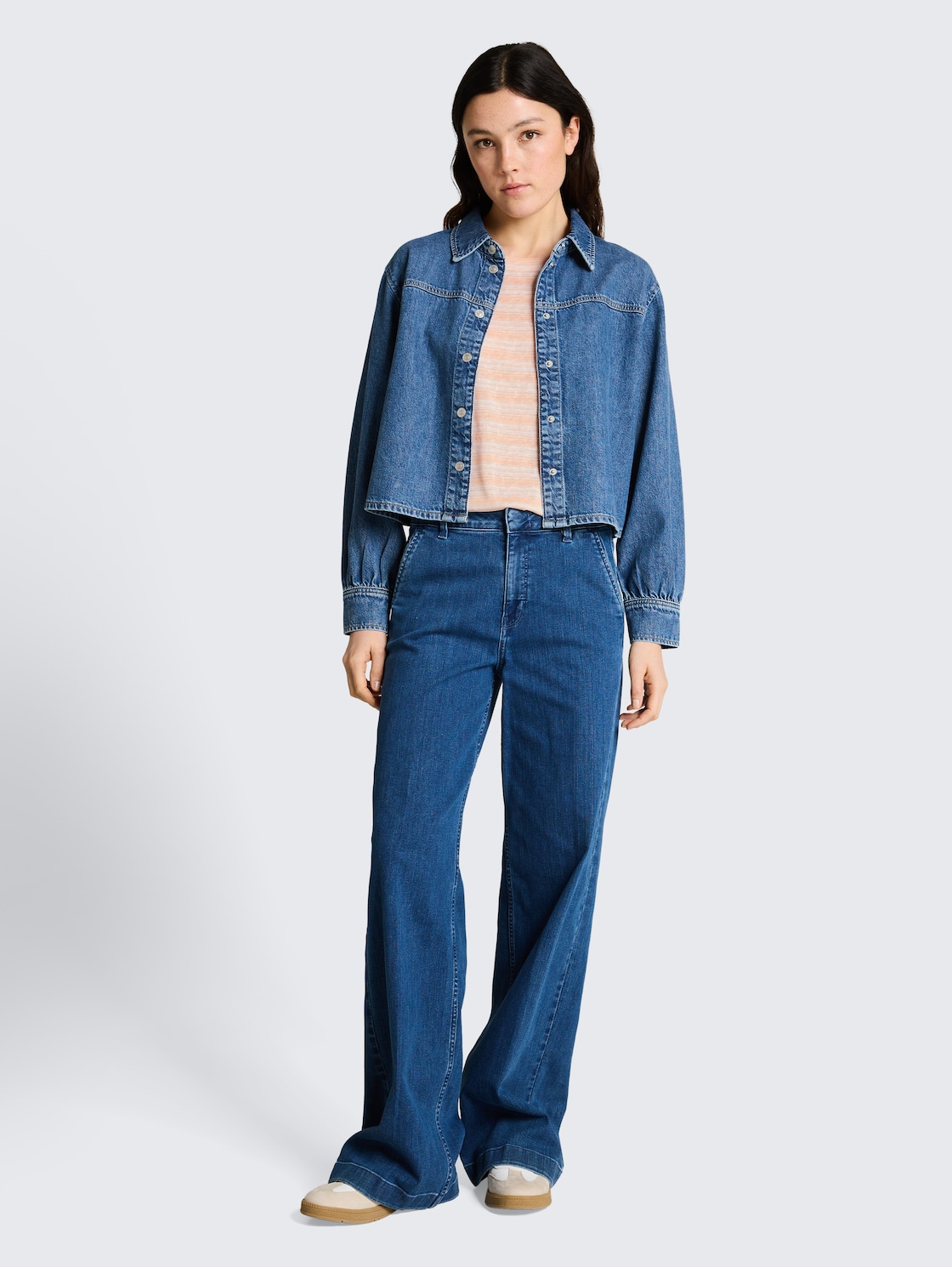 T-Shirt mit Streifenmuster - apricot white gradient stripe - Model-Vorderansicht