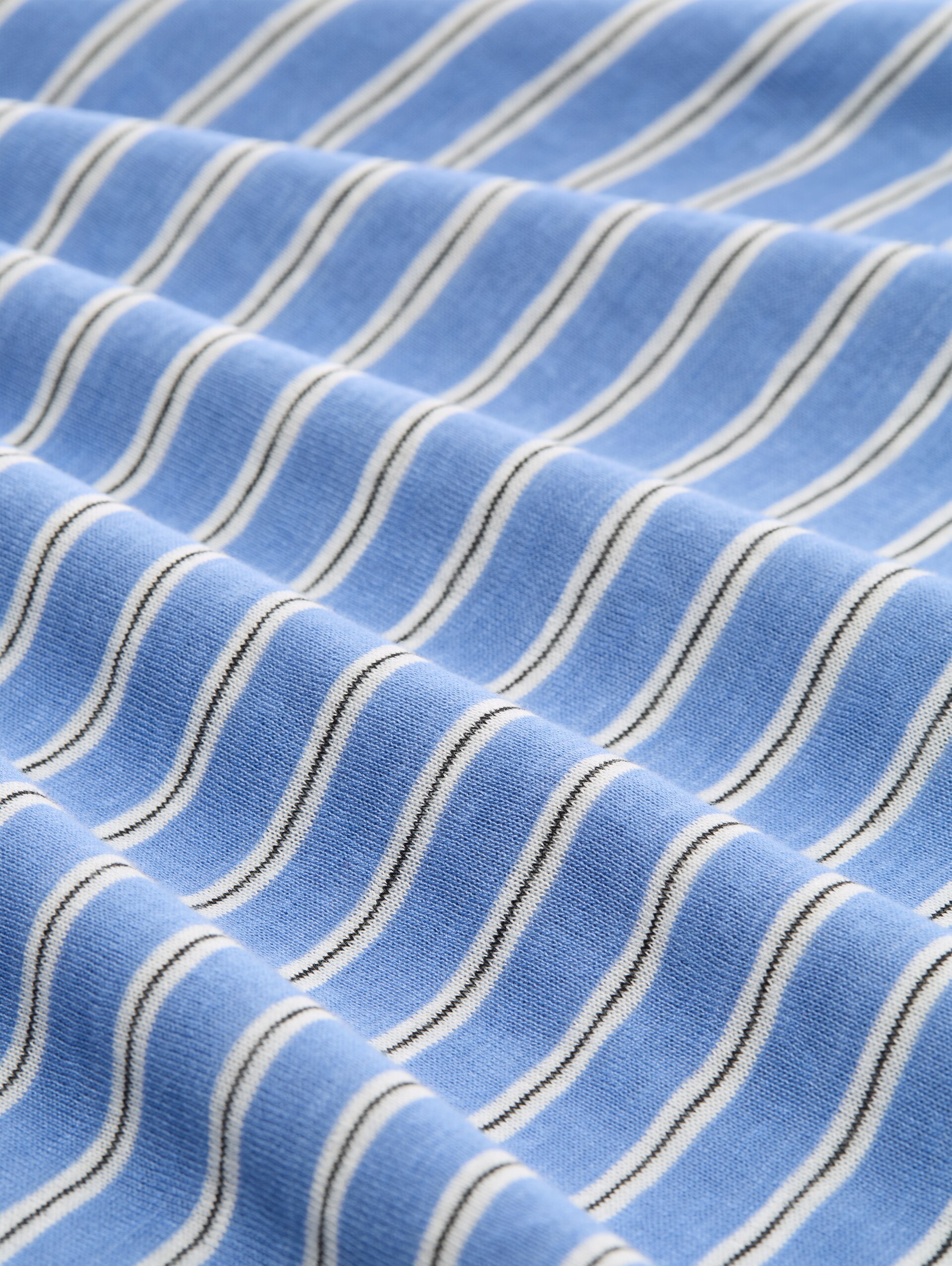 T-shirt met streepjesmotief - blue white black stripe - Materiaalweergave
