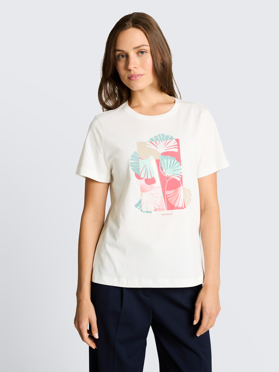 T-Shirt mit Print - Whisper White - Ausschnitt Model-Vorderansicht