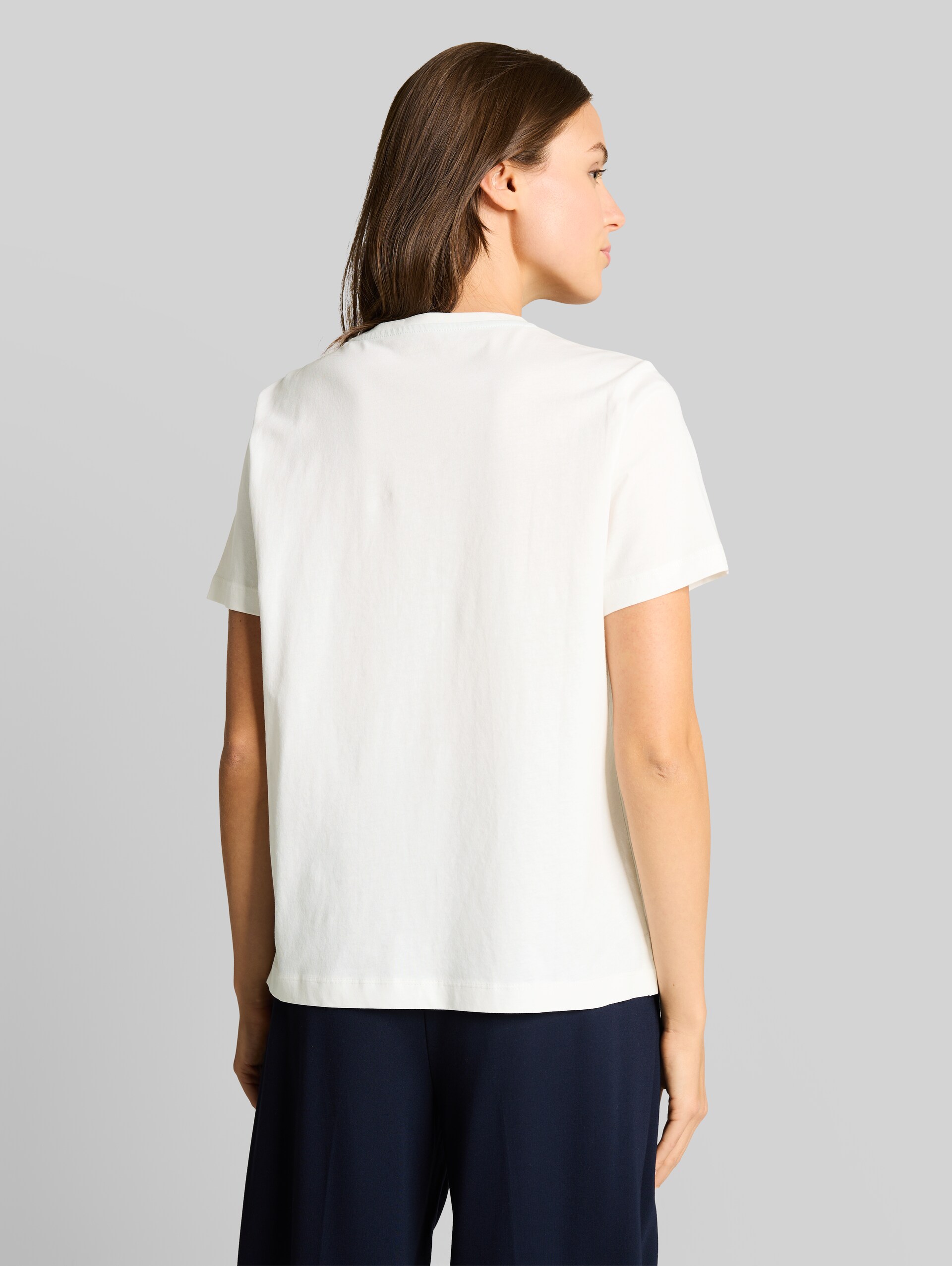 T-Shirt mit Print - Whisper White - Auschnitt Model-Rückansicht