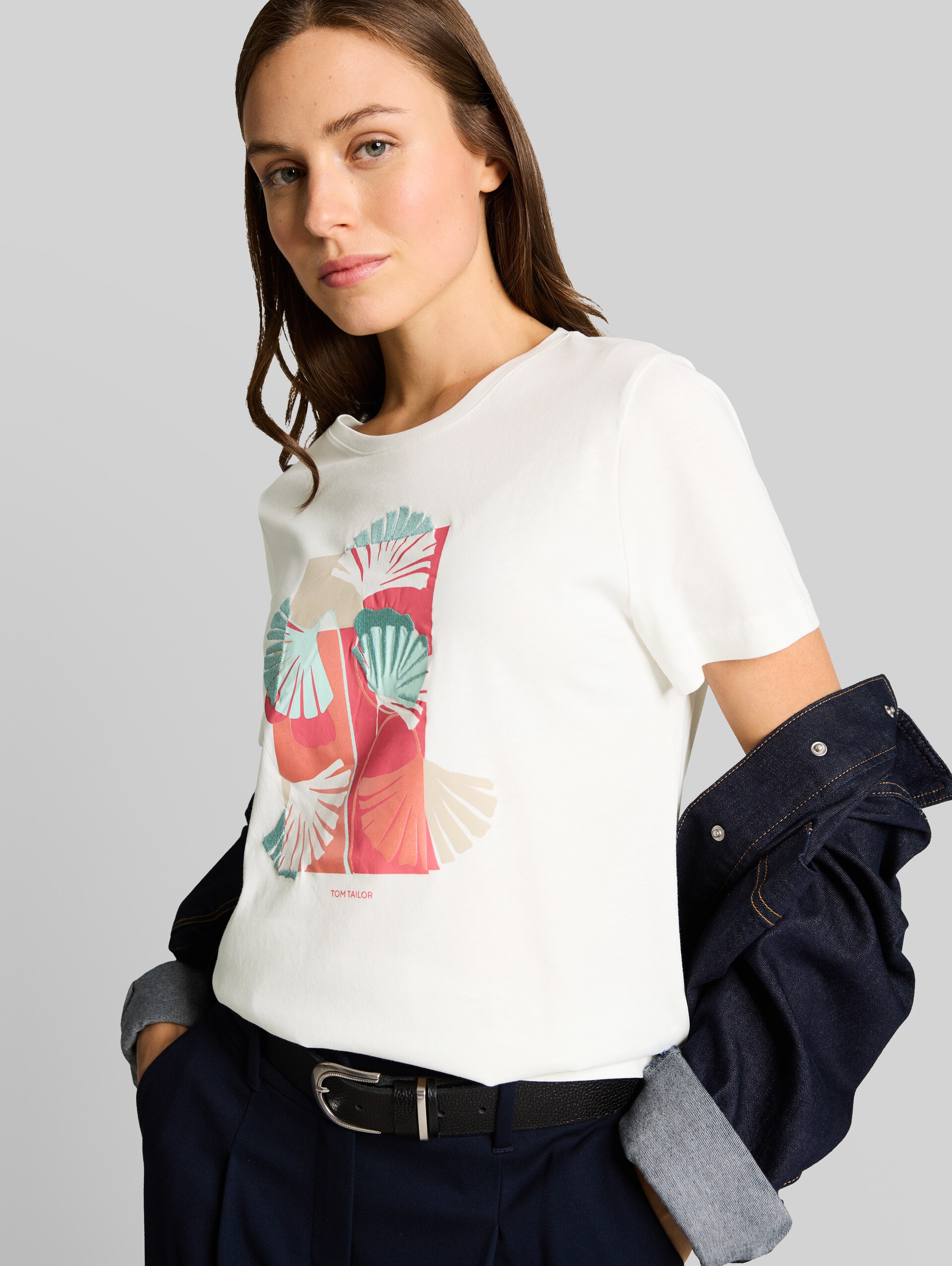 T-Shirt mit Print - Whisper White - Detail-Model-Ansicht