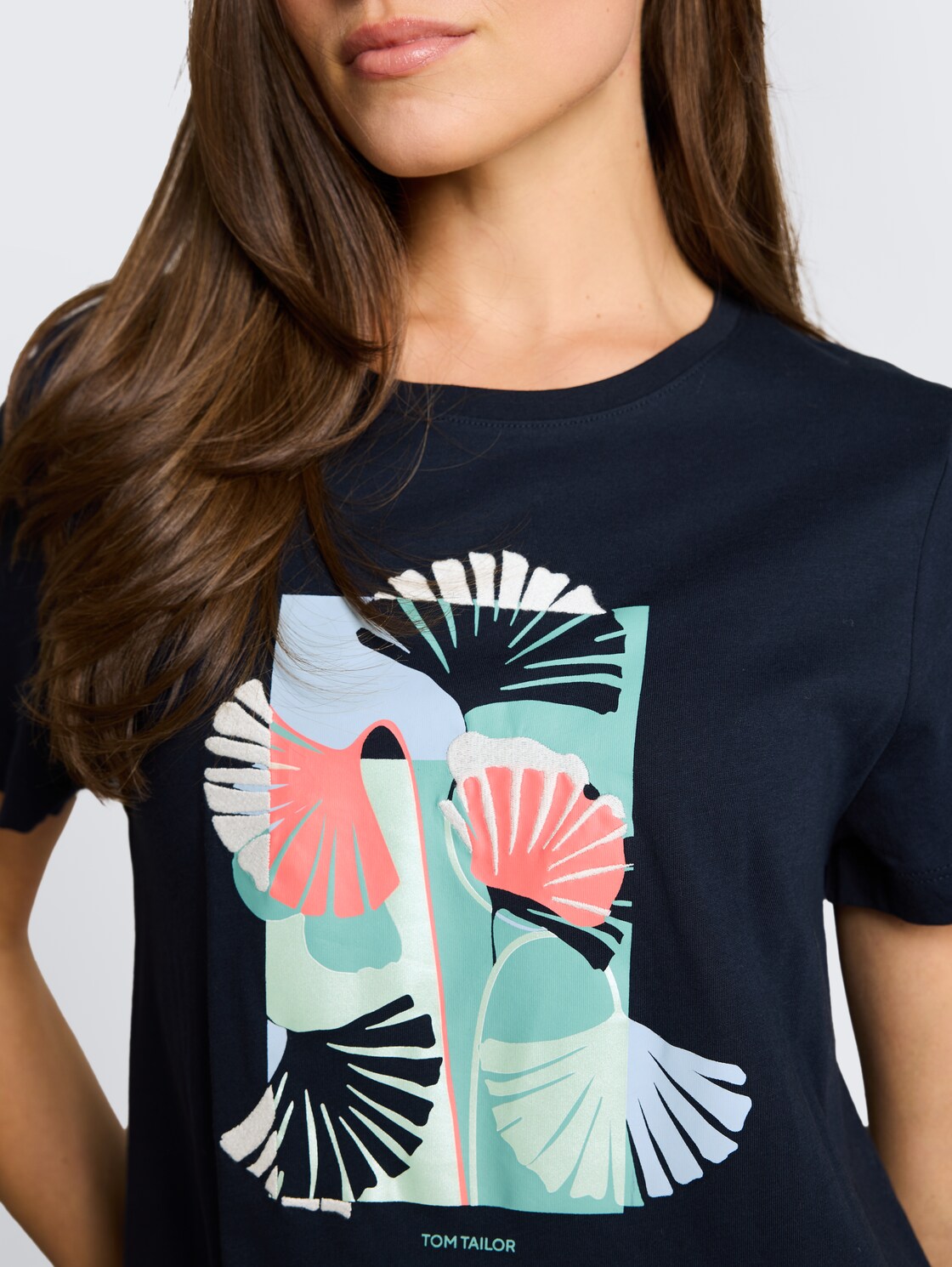 T-Shirt mit Print - sky captain blue - Detail-Model-Ansicht