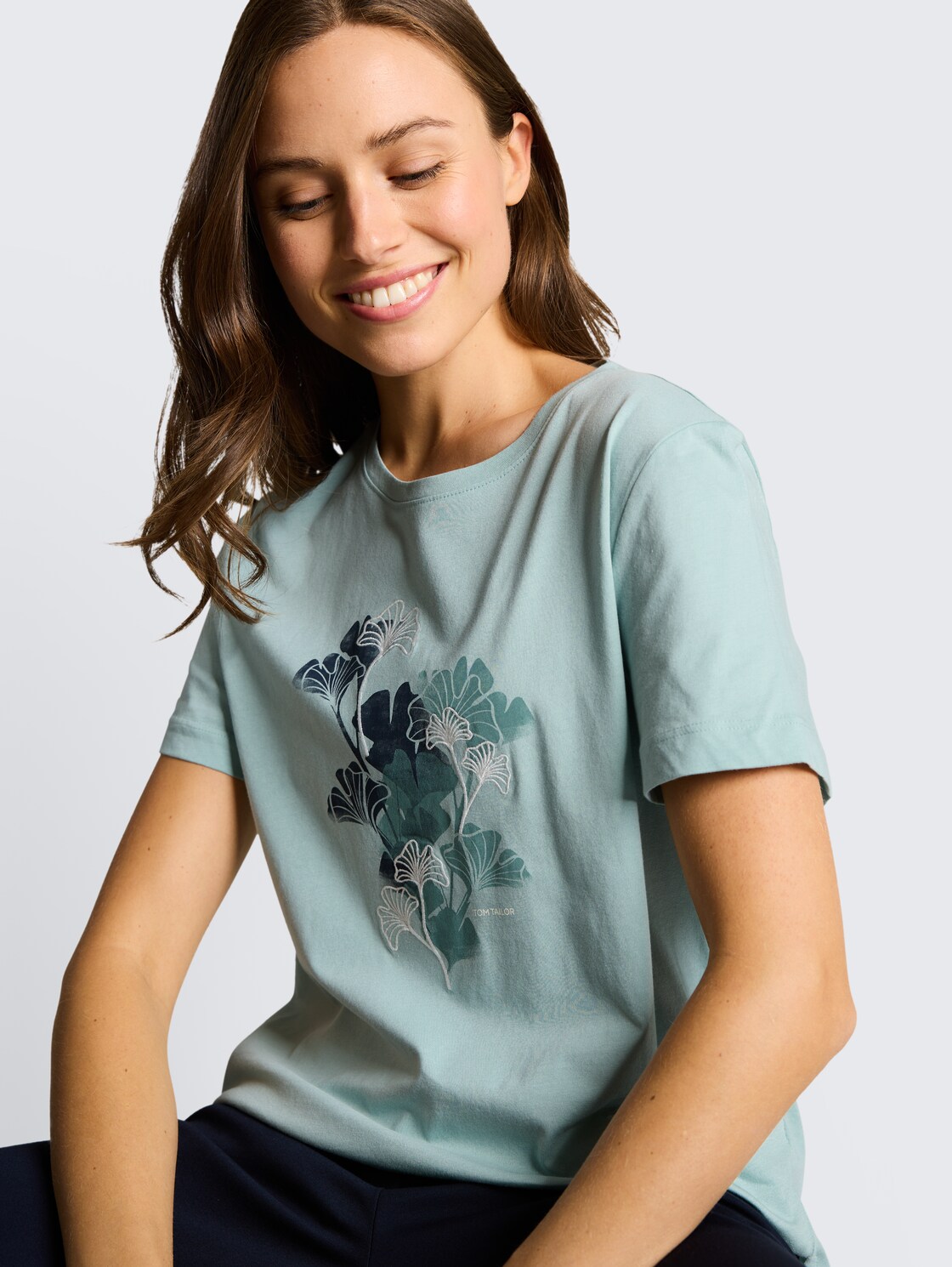 T-shirt with print - blue haze - Detail model view