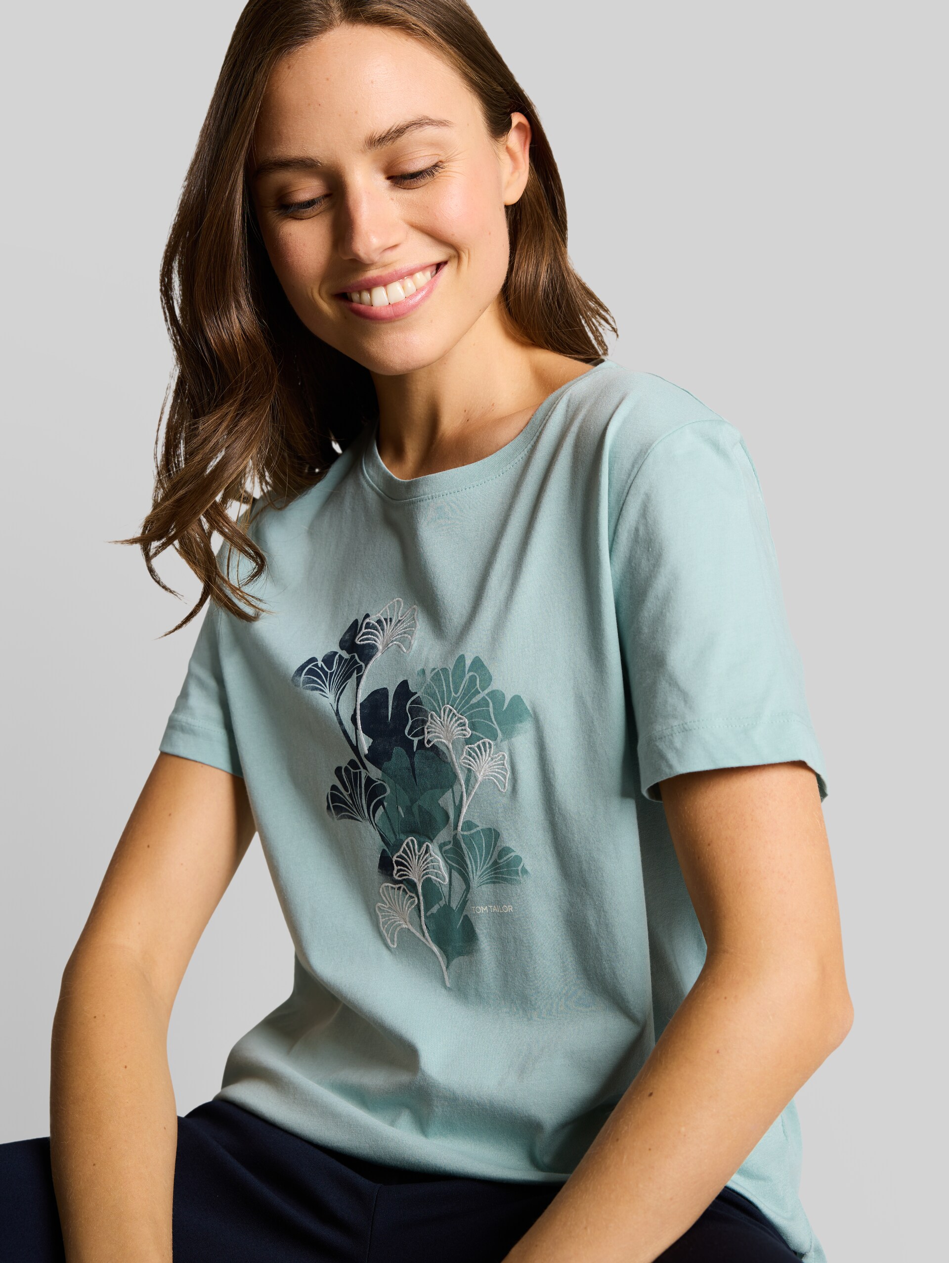 T-shirt met print - blue haze - Detailaanzicht model