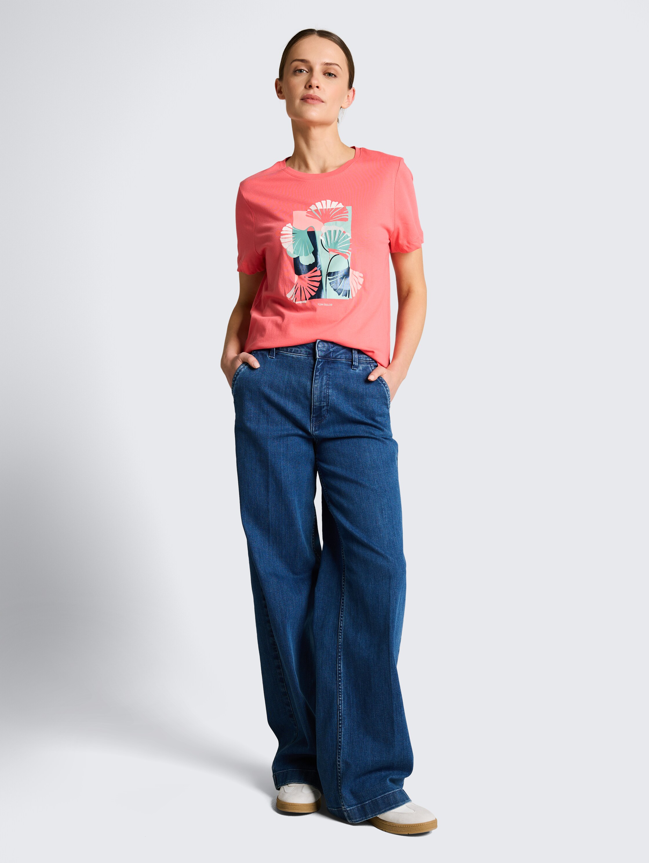 T-shirt with print - soft coral pink - Model front view