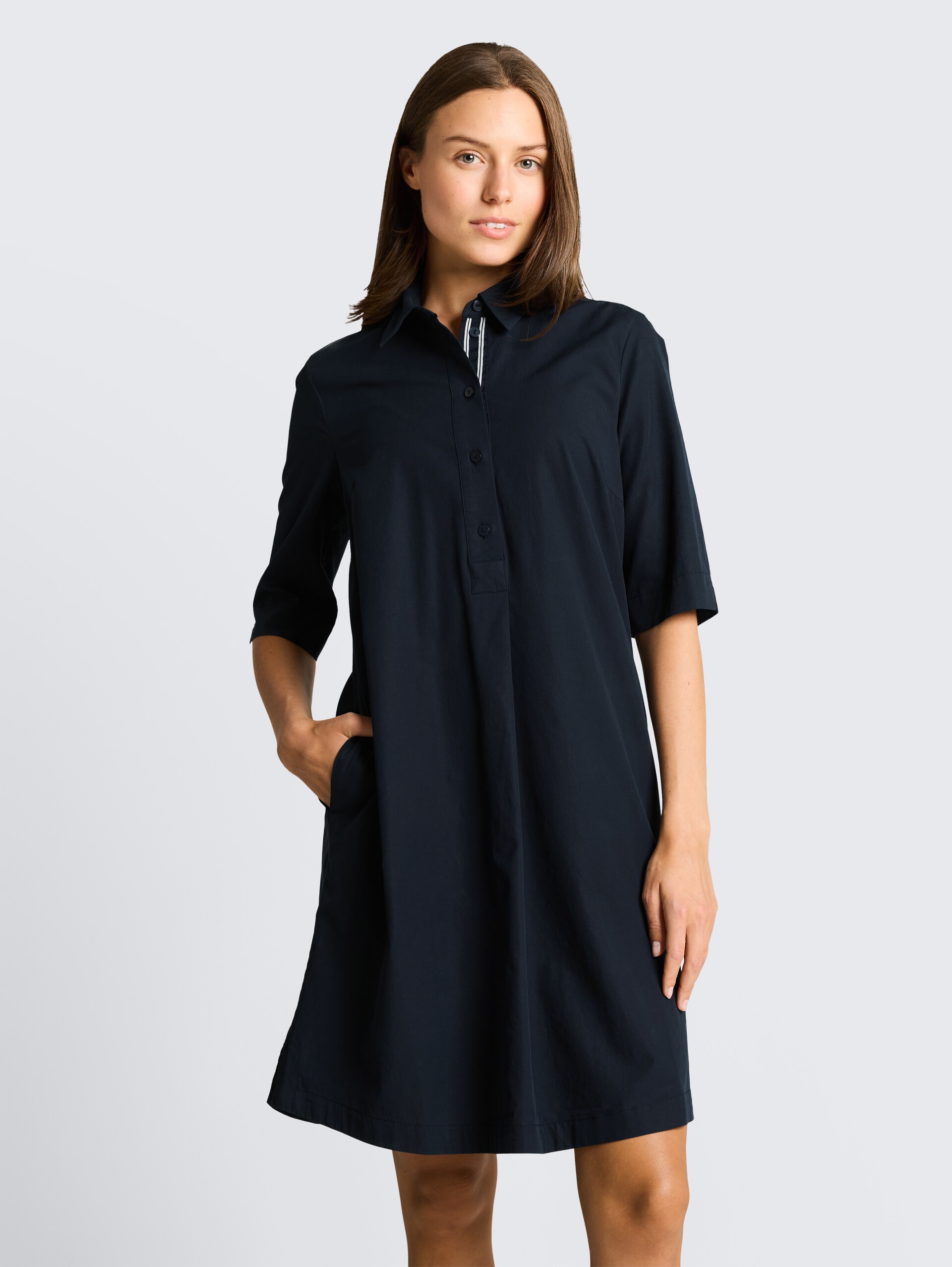 Blusenkleid mit Eingriffstaschen - sky captain blue - Model-Vorderansicht