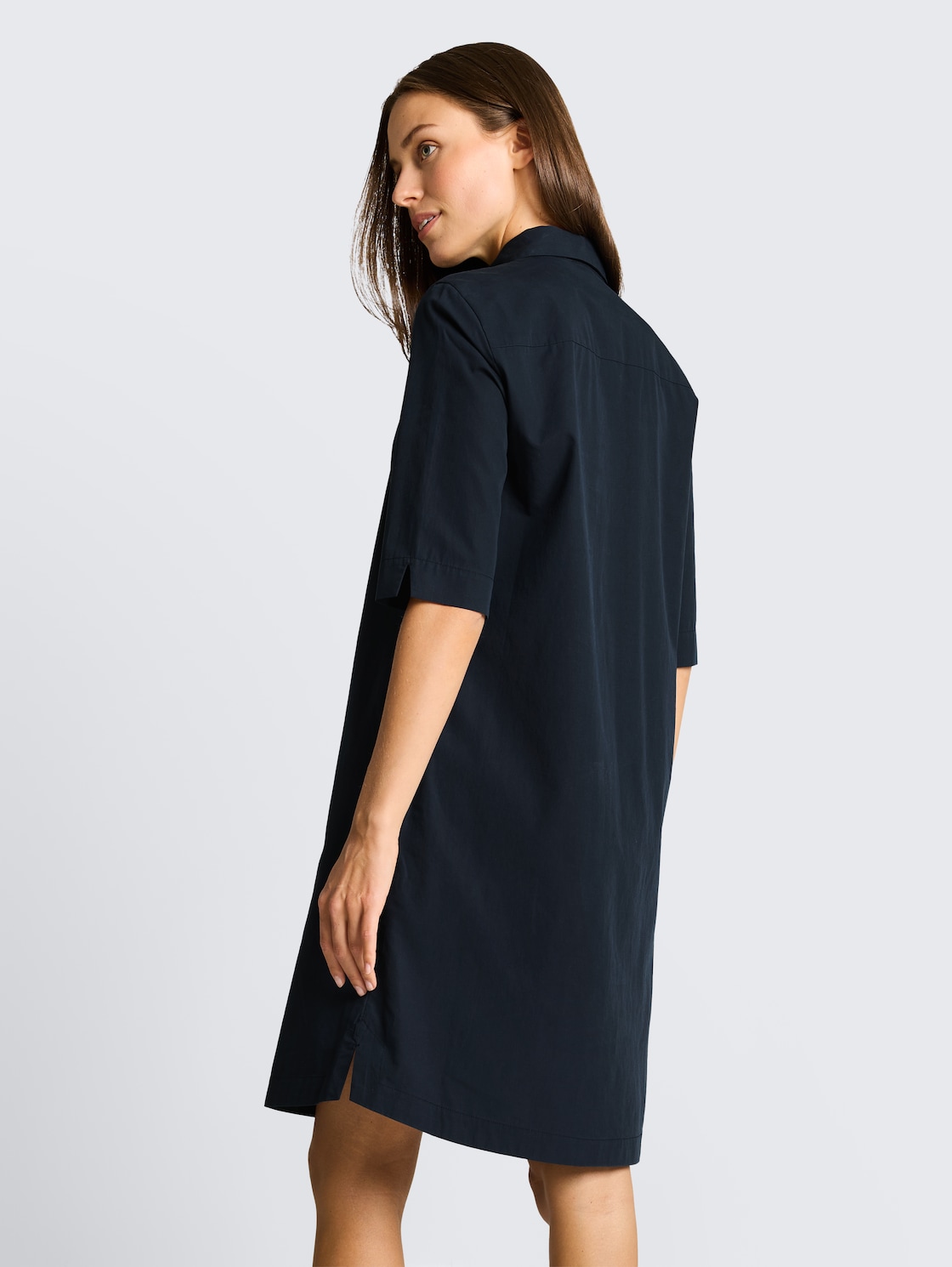 Blusenkleid mit Eingriffstaschen - sky captain blue - Model-Rückansicht