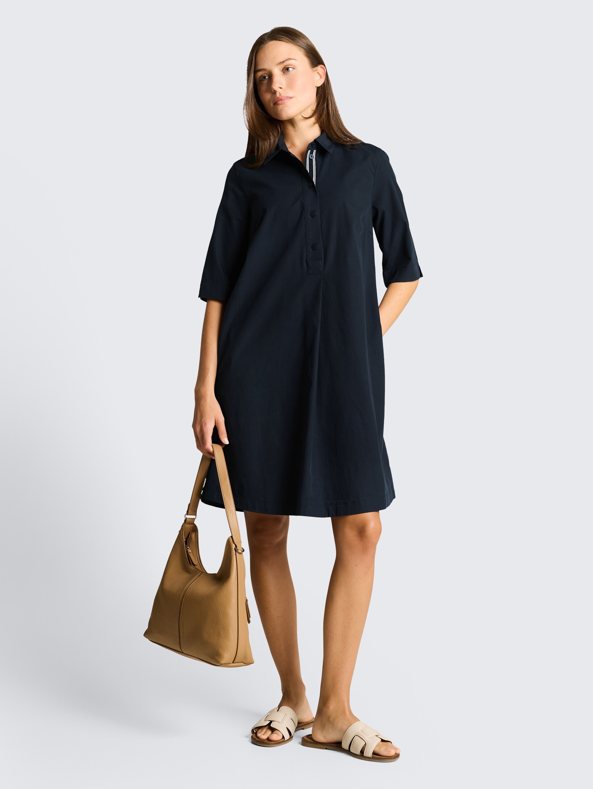 Blusenkleid mit Eingriffstaschen - sky captain blue - seitliche Model-Ansicht