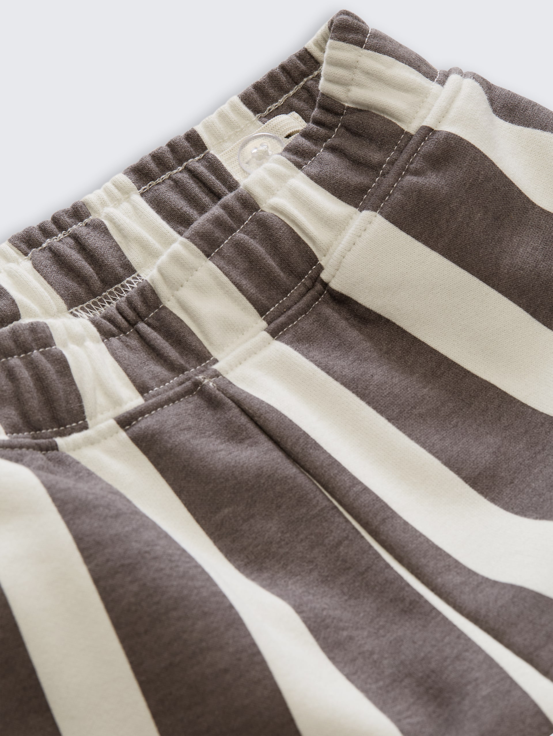 Sweatshorts met patroon - grey off white vertical stripe