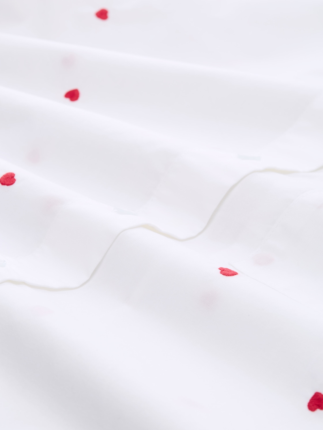 Boxy Fit Hemdbluse mit Stickereien - white red heart embroidery - Material-Ansicht