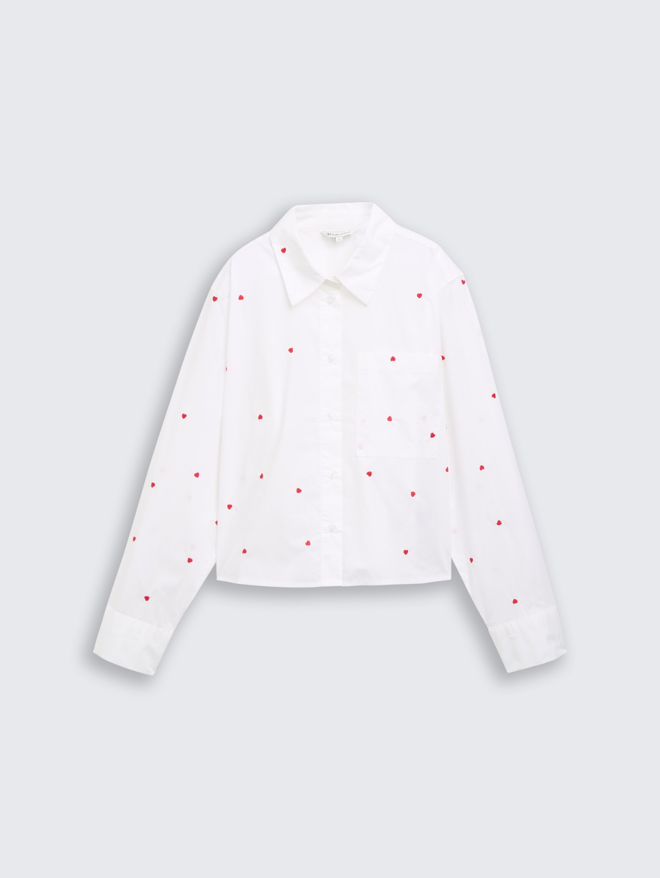 Boxy Fit Hemdbluse mit Herz-Stickerei - white red heart embroidery - Vorder-Produkt-Ansicht