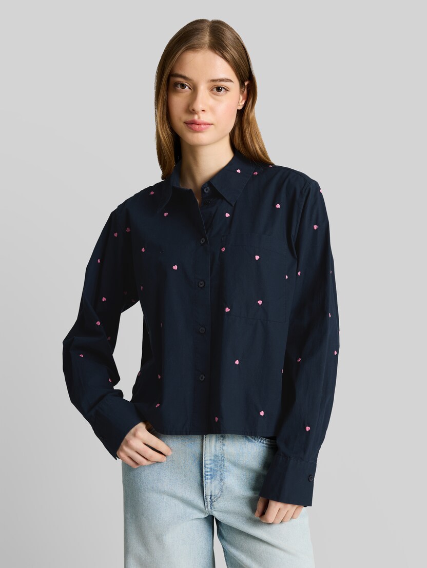 Boxy Fit Hemdbluse mit Stickereien von Denim Female, navy pink heart embroidery