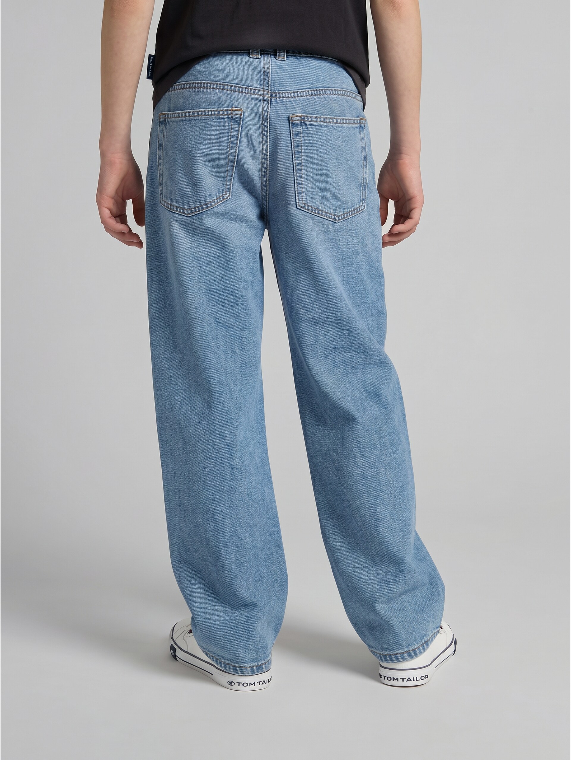 Super Baggy Fit Jeans - mid stone bright blue denim - Auschnitt Model-Rückansicht