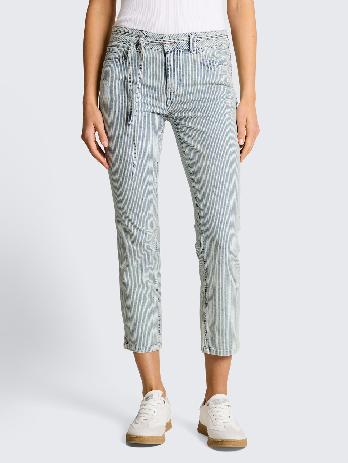 TTLENE SLIM CROPPED Jeans mit Streifenmuster - denim offwhite stripe - Ausschnitt Model-Vorderansicht