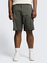Plus Size - TTPLUS REGULAR Cargo Shorts - khaki mini geometric print - Ausschnitt Model-Vorderansicht