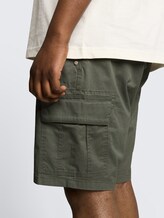 Plus Size - TTPLUS REGULAR Cargo Shorts - khaki mini geometric print - Detail-Model-Ansicht
