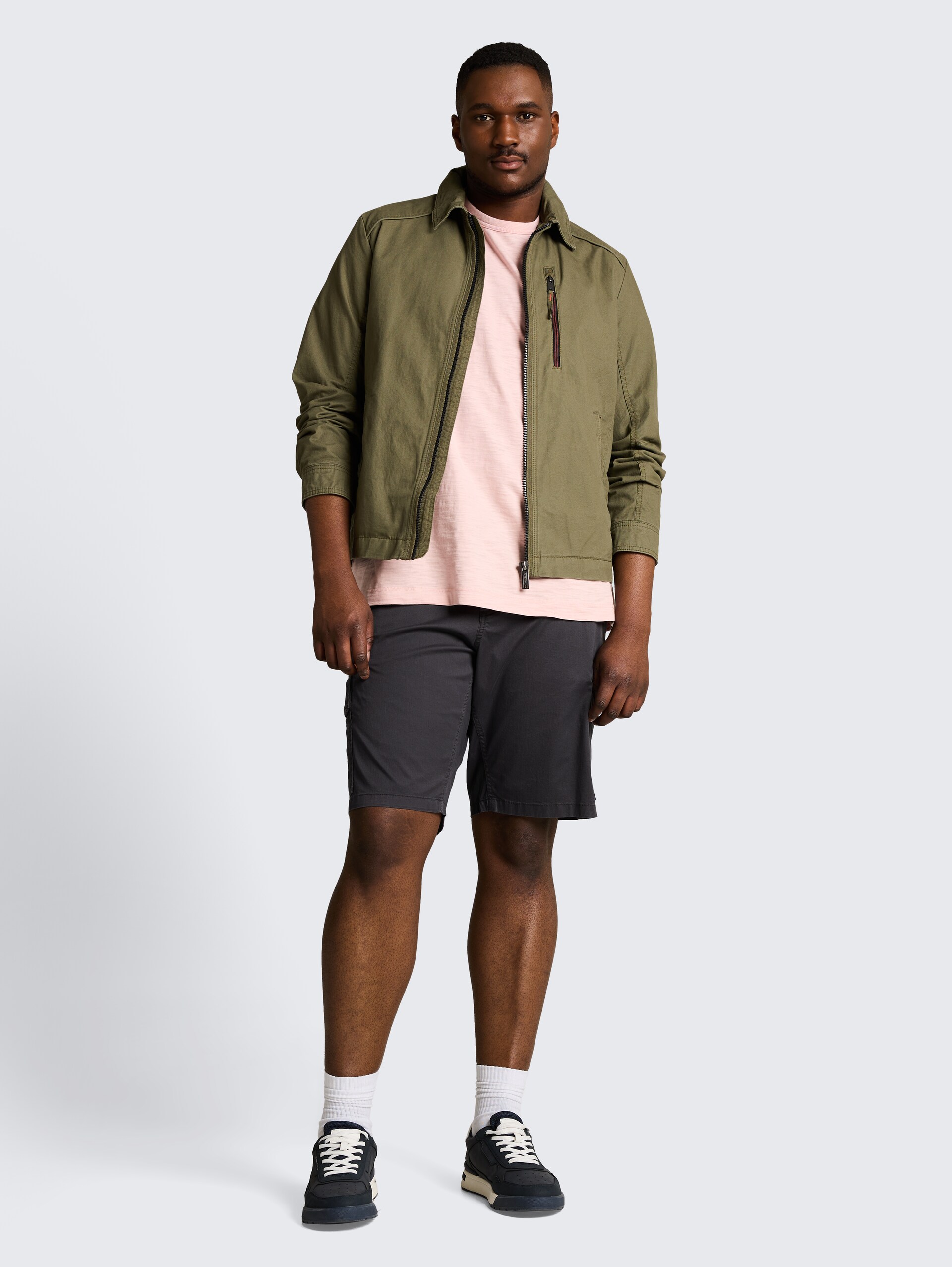 Plus Size - TTPLUS REGULAR Cargo-short - grey mini geometric print - Model vooraanzicht
