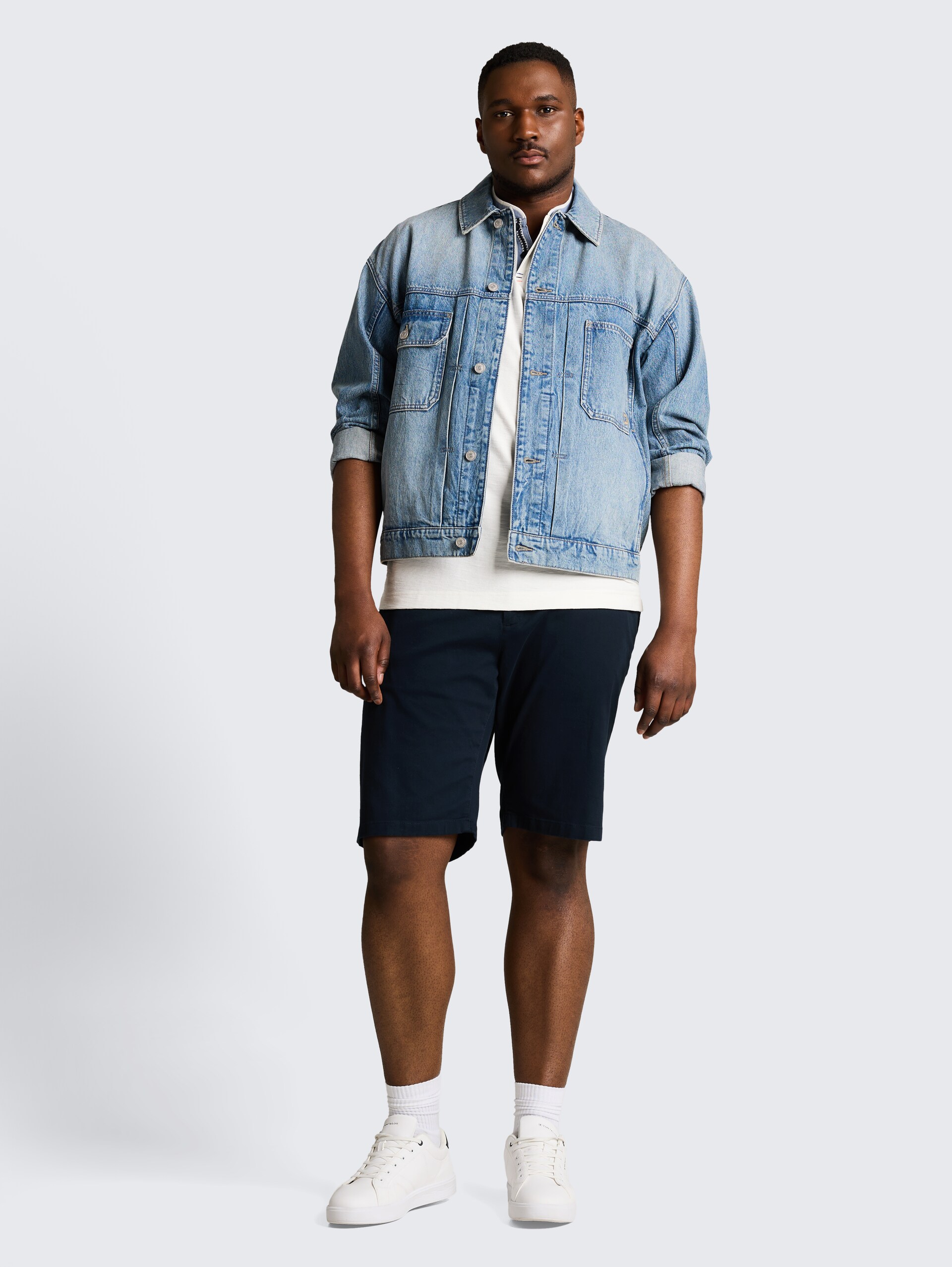Plus Size - Slim chino short - sky captain blue - Model vooraanzicht