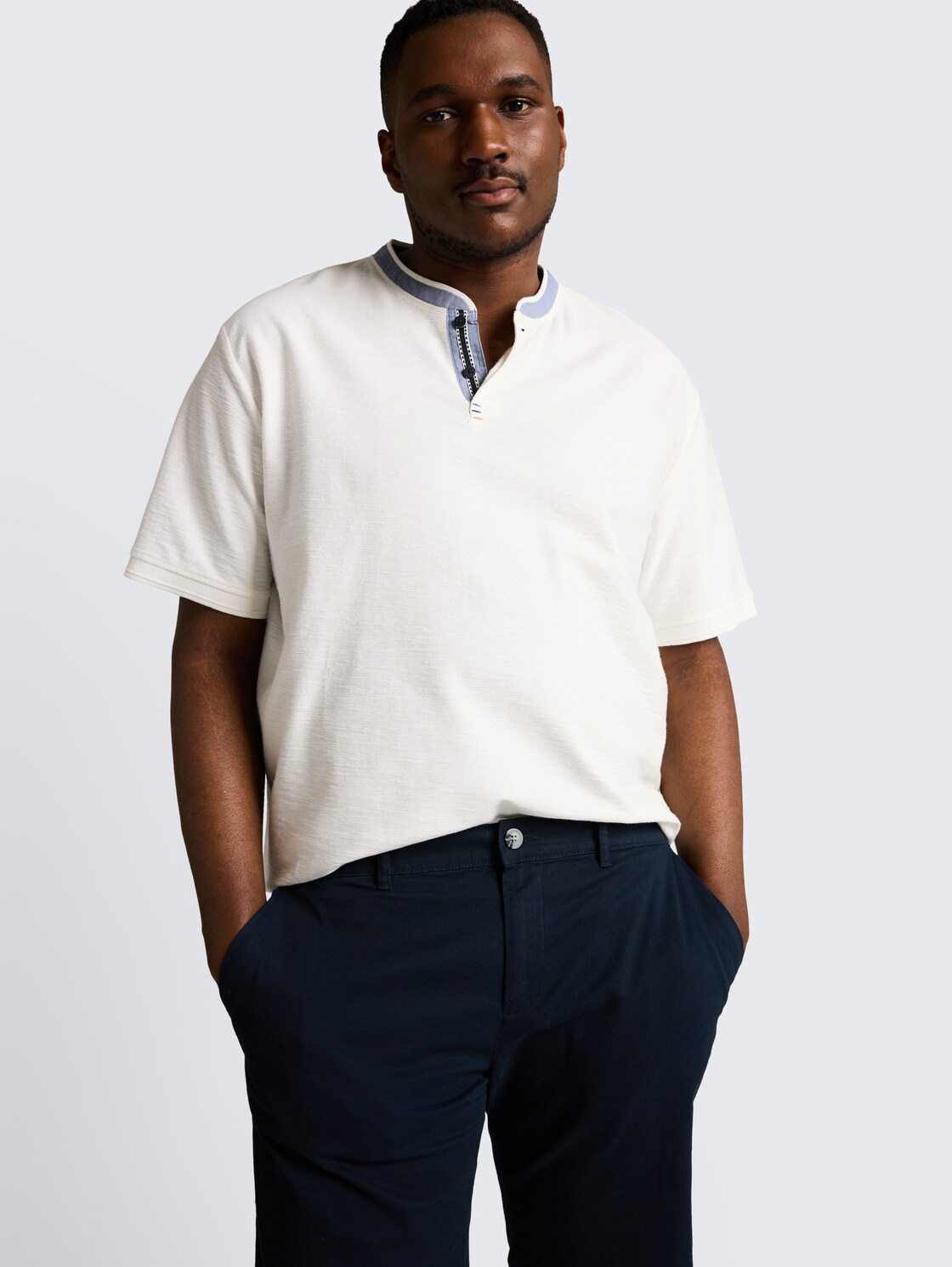 Plus Size - Slim Chino Shorts - sky captain blue - Detail-Model-Ansicht