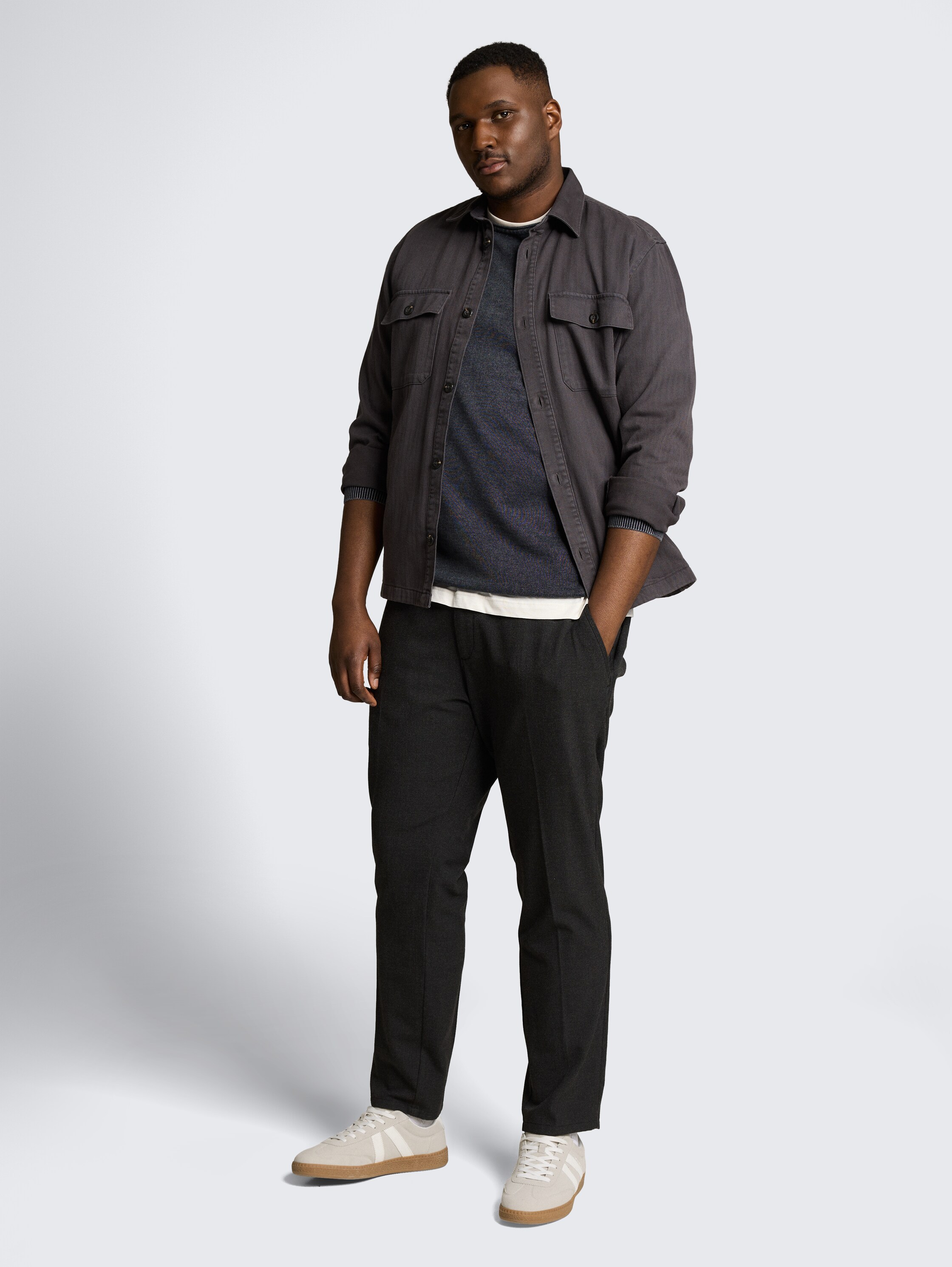 Plus Size - Strickpullover aus Baumwolle - sky captain blue - Model-Vorderansicht