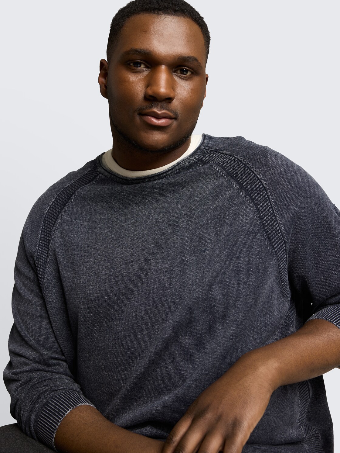 Plus Size - Strickpullover aus Baumwolle - sky captain blue - Detail-Model-Ansicht