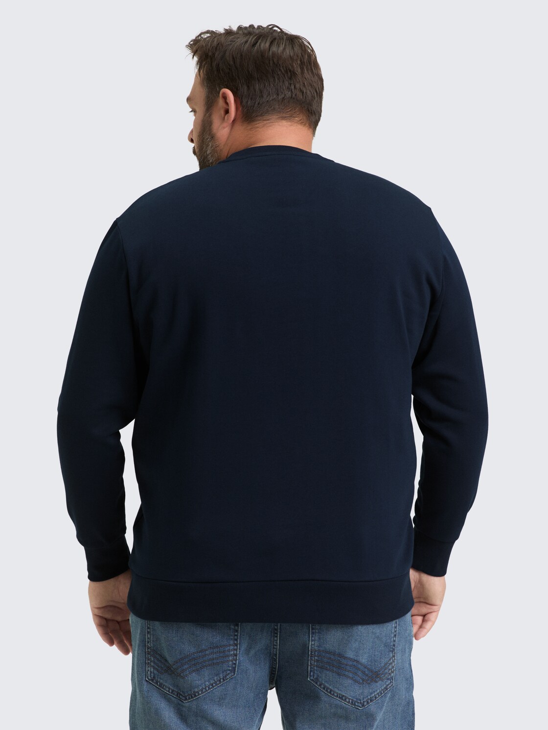 Plus Size - Sweatshirt mit Logo-Print - sky captain blue - Auschnitt Model-Rückansicht