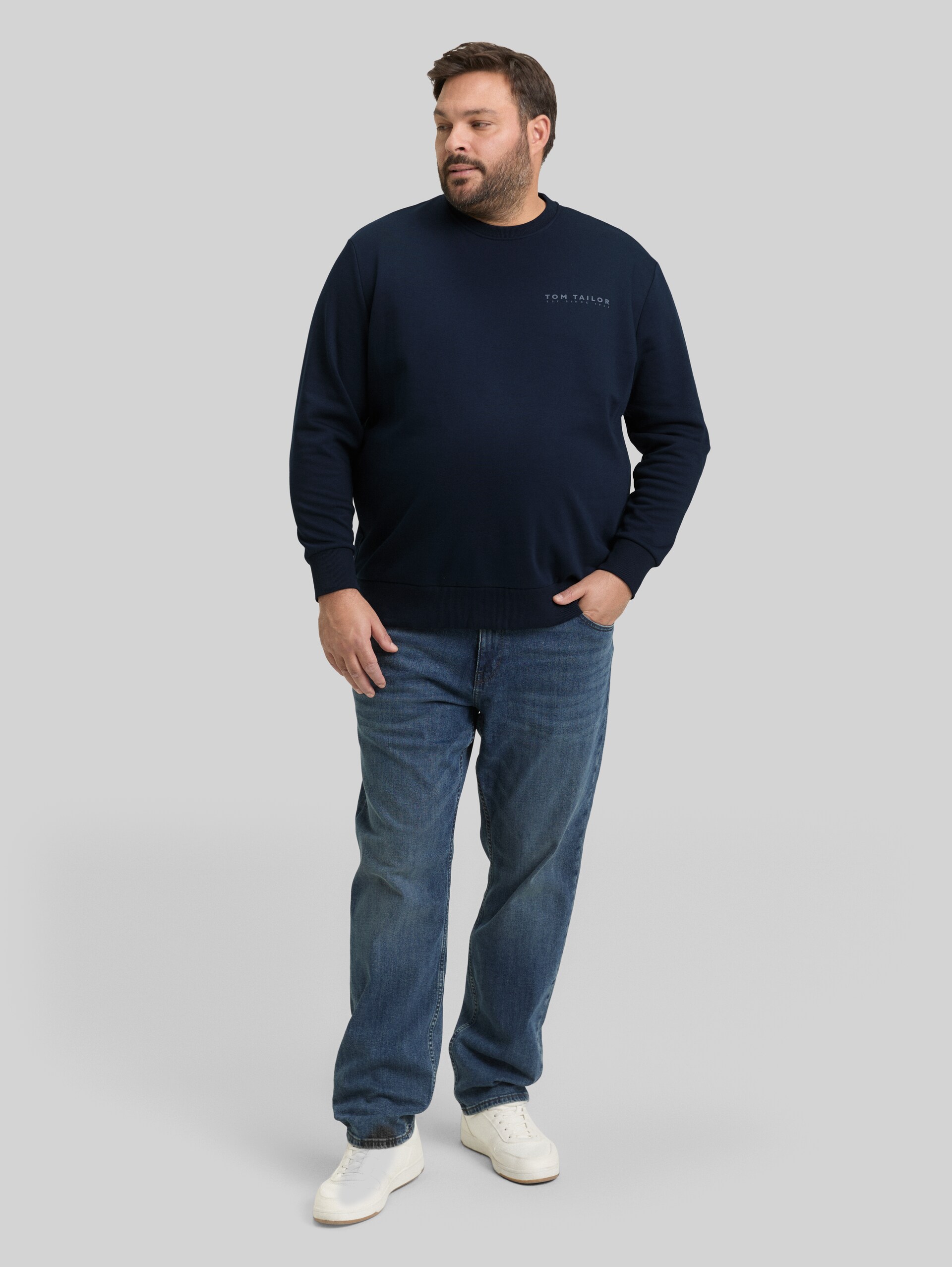 Plus Size - Sweatshirt mit Logo-Print - sky captain blue - Model-Vorderansicht