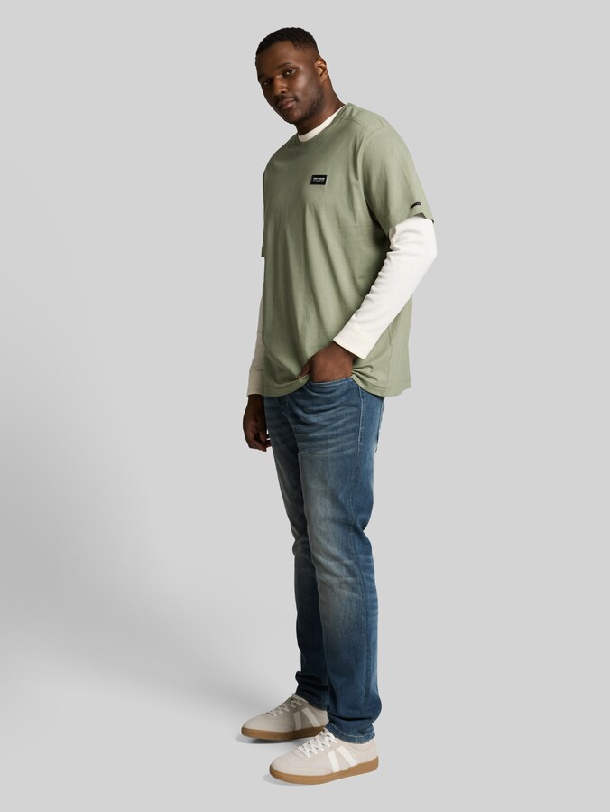 Plus Size - T-shirt van katoen met logo-badge door Men Plus Size, Greyish Shadow Olive