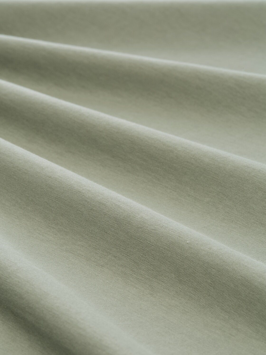 Plus Size - T-Shirt aus Baumwolle mit Logo-Badge - Greyish Shadow Olive - Material-Ansicht