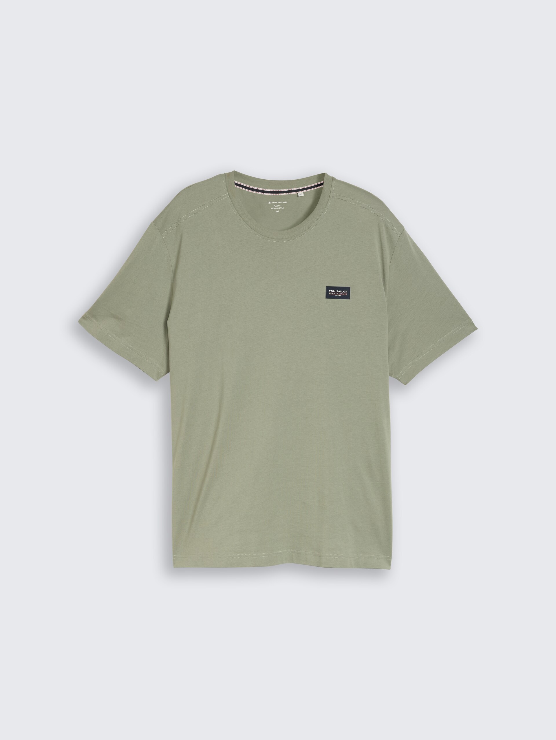 Plus Size - T-Shirt aus Baumwolle mit Logo-Badge - Greyish Shadow Olive - Vorder-Produkt-Ansicht