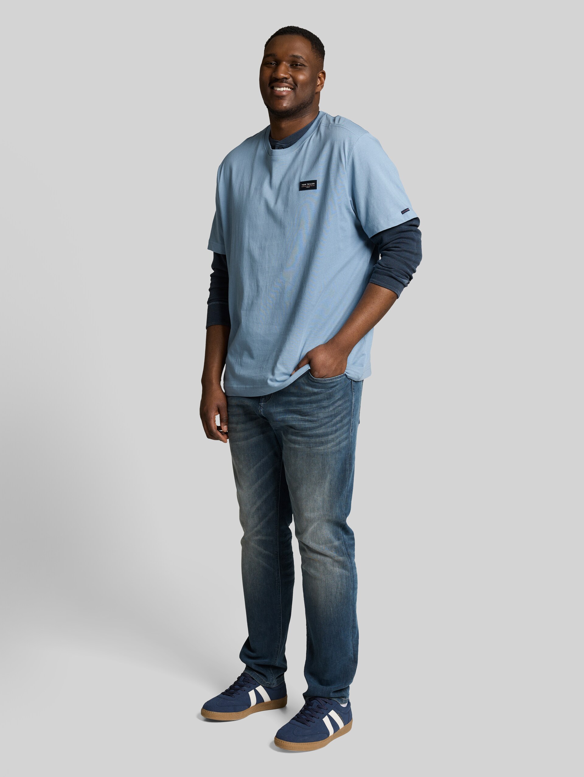 Plus Size - cotton T-shirt with logo badge - mountain spring blue - Model front view