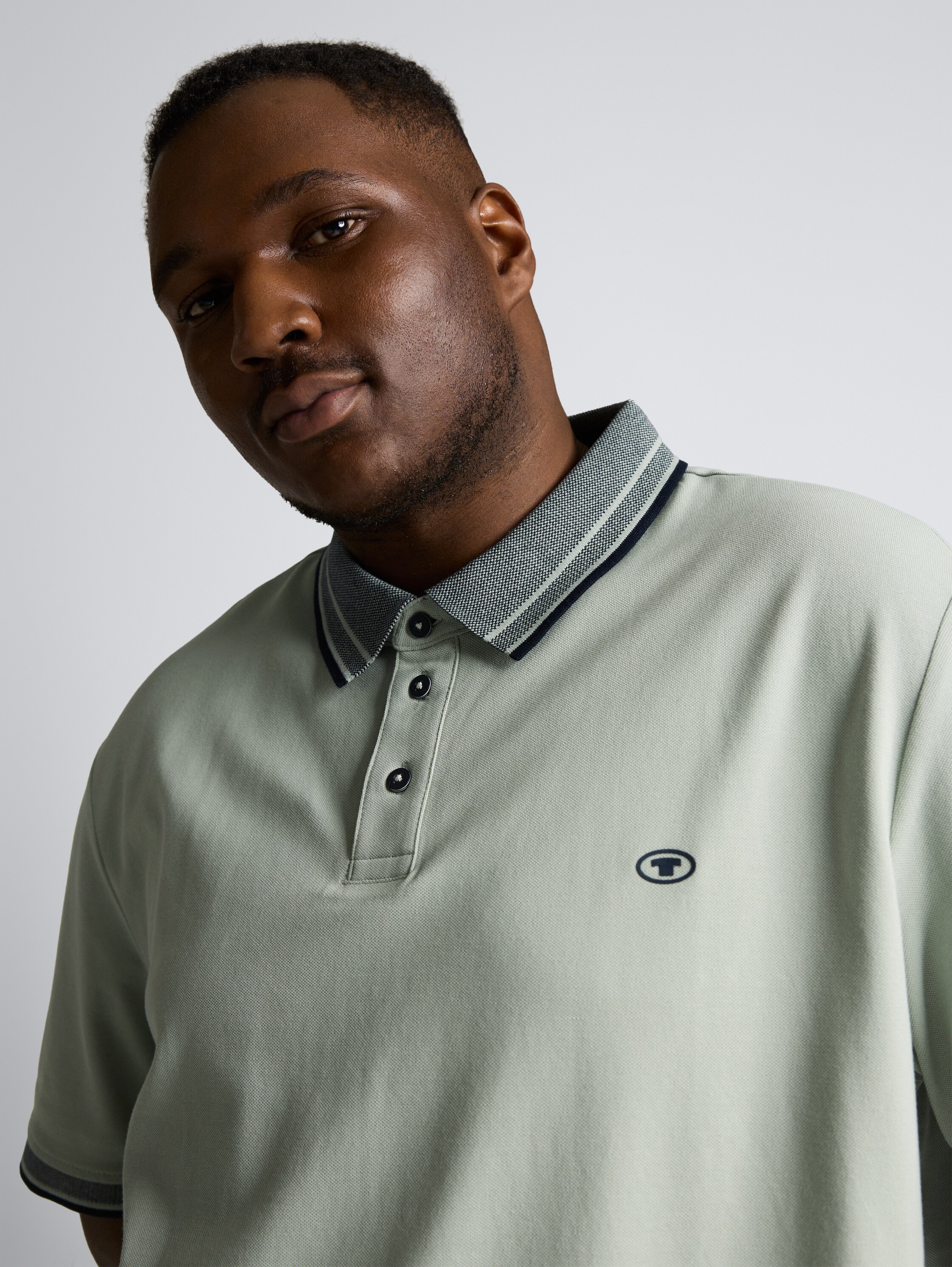 Plus Size - Piqué Poloshirt mit Logo-Print - soft greyish green