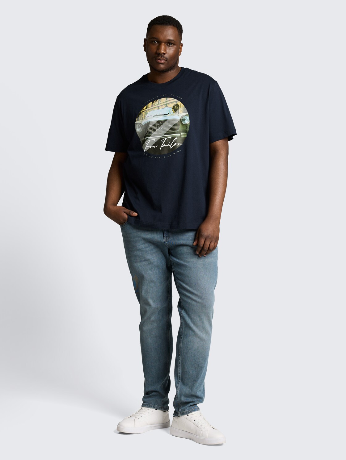 Plus Size - T-Shirt mit Fotoprint - sky captain blue - Model-Vorderansicht