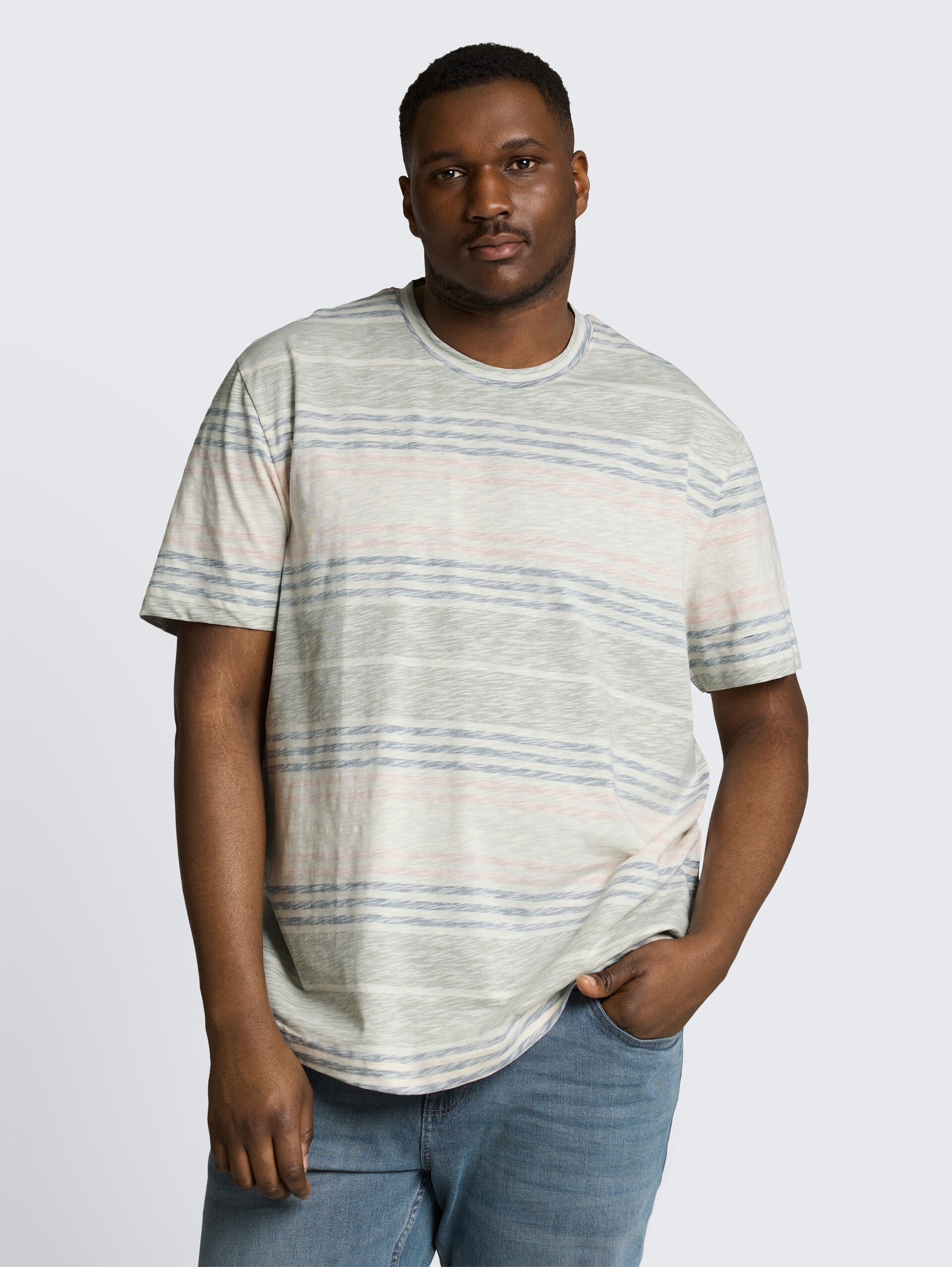 Plus Size - T-shirt met inside-out streepjesmotief - rose teal multi color stripe - Nek model vooraanzicht