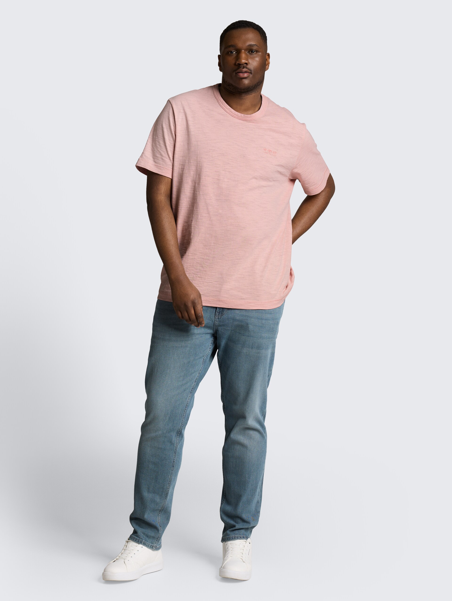 Plus Size - T-shirt in gemêleerde look - Twinkle Pink - Model vooraanzicht