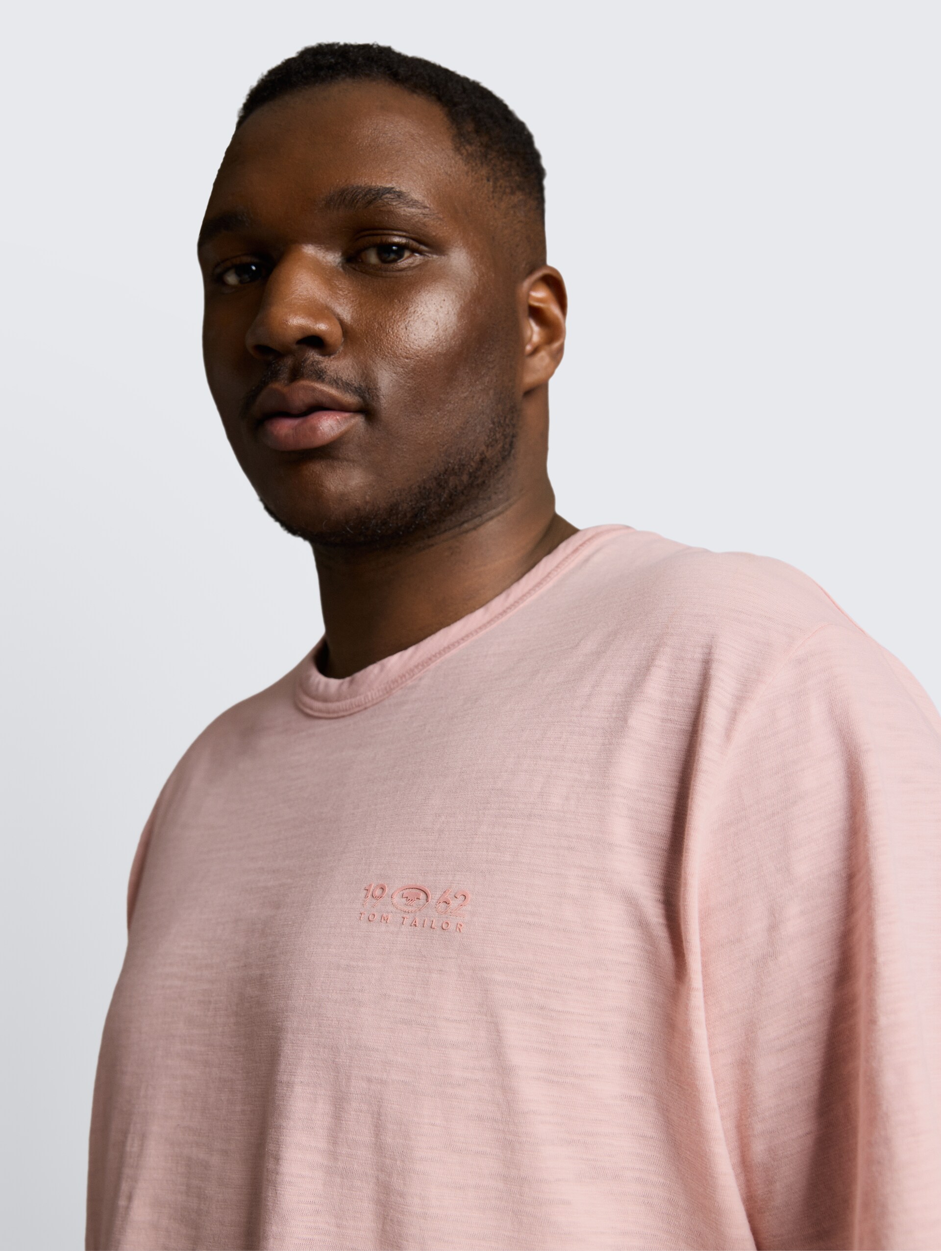 Plus Size - T-shirt in gemêleerde look - Twinkle Pink - Detailaanzicht model