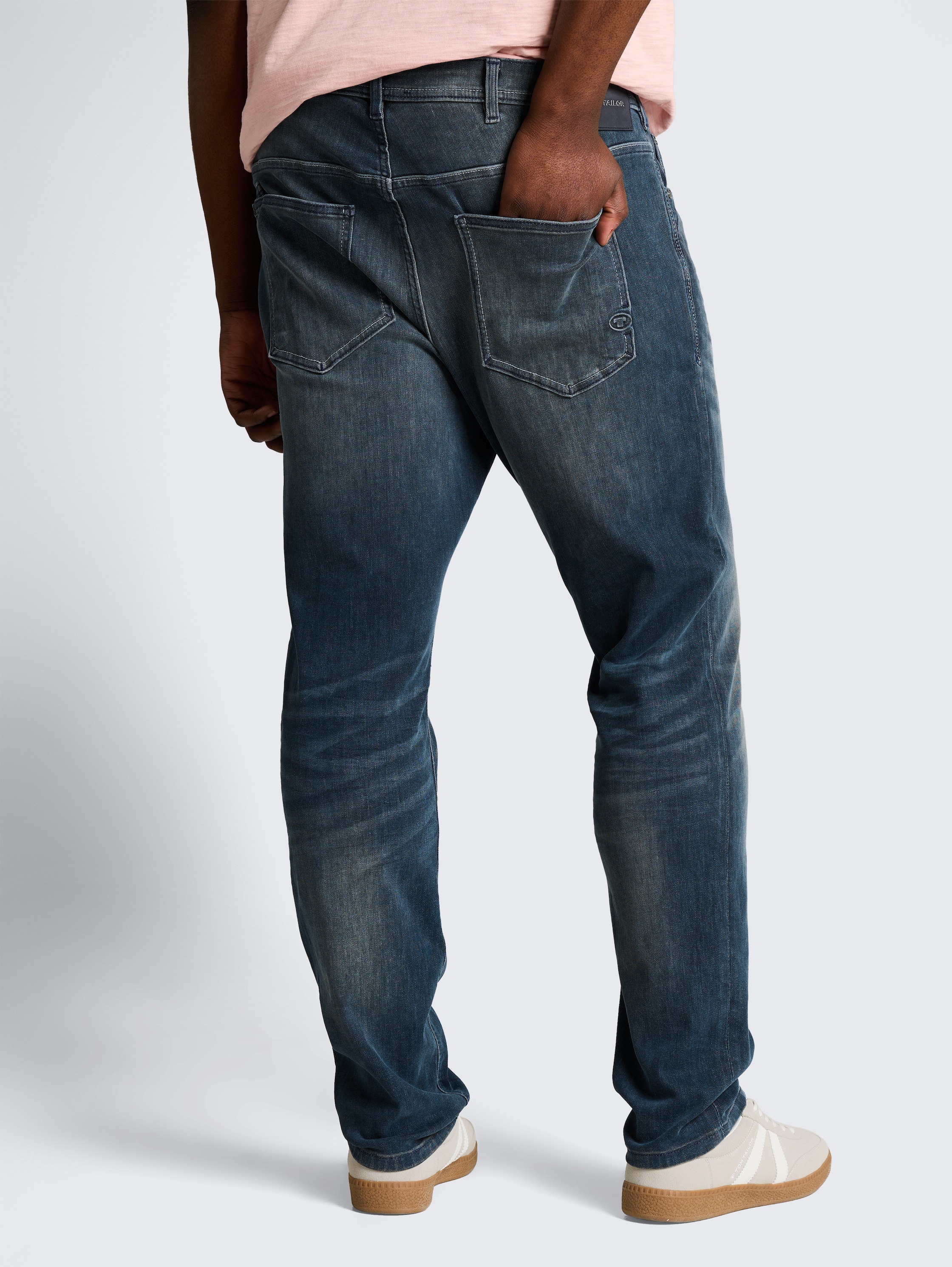 Plus Size - TTPLUS REGULAR Jeans - Tinted Blue Denim - Auschnitt Model-Rückansicht