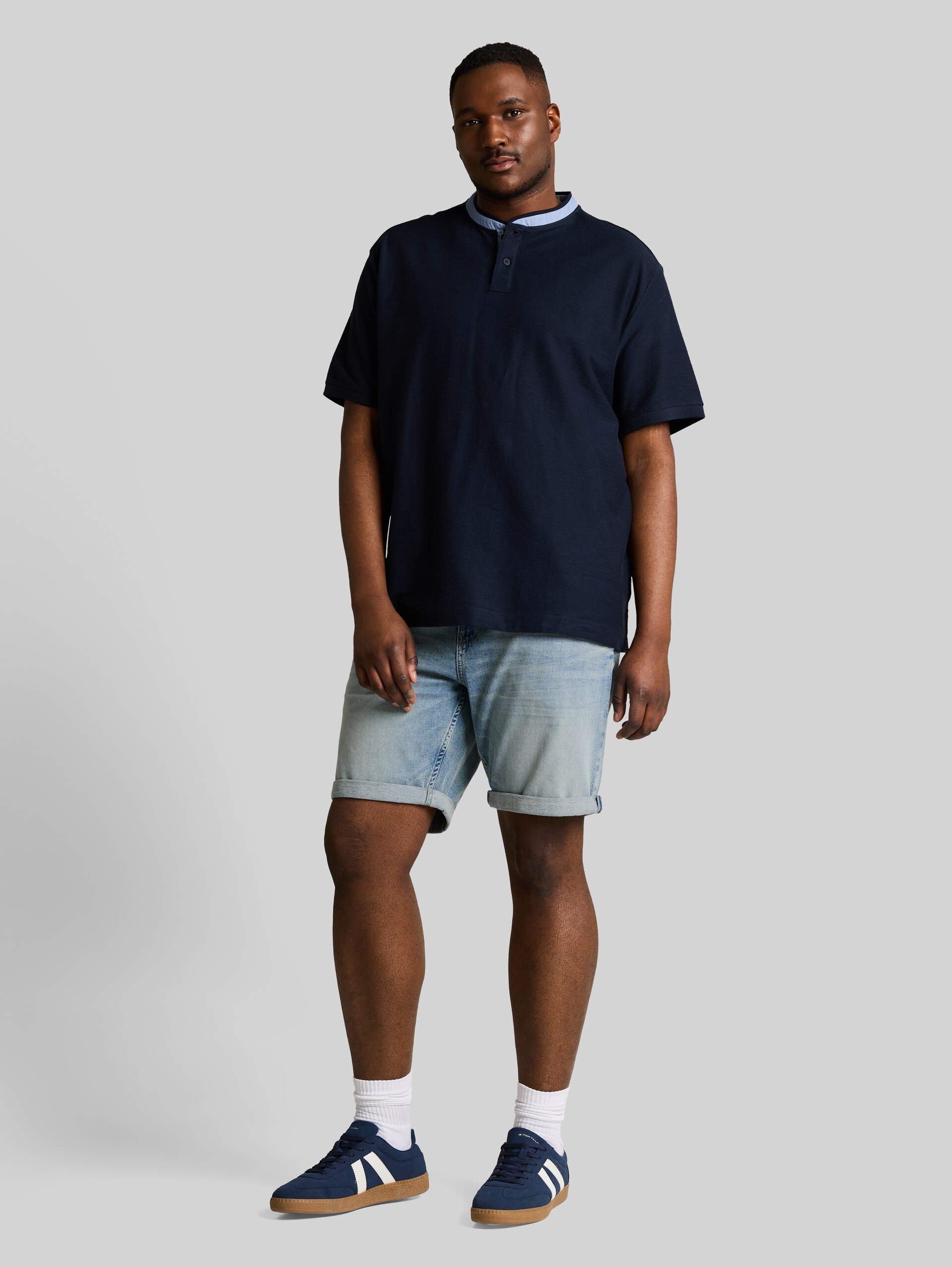 Plus Size - Regular jeansshort - Light Stone Blue Denim - Model vooraanzicht
