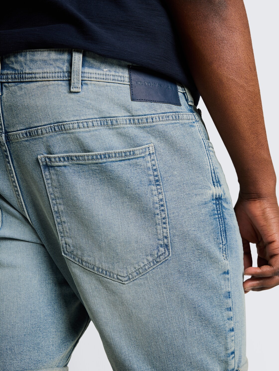 Plus Size - Regular Jeans Shorts - Light Stone Blue Denim - Detail-Model-Ansicht