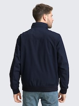 Blouson Jacke mit verstaubarer Kapuze - sky captain blue - Model-Rückansicht
