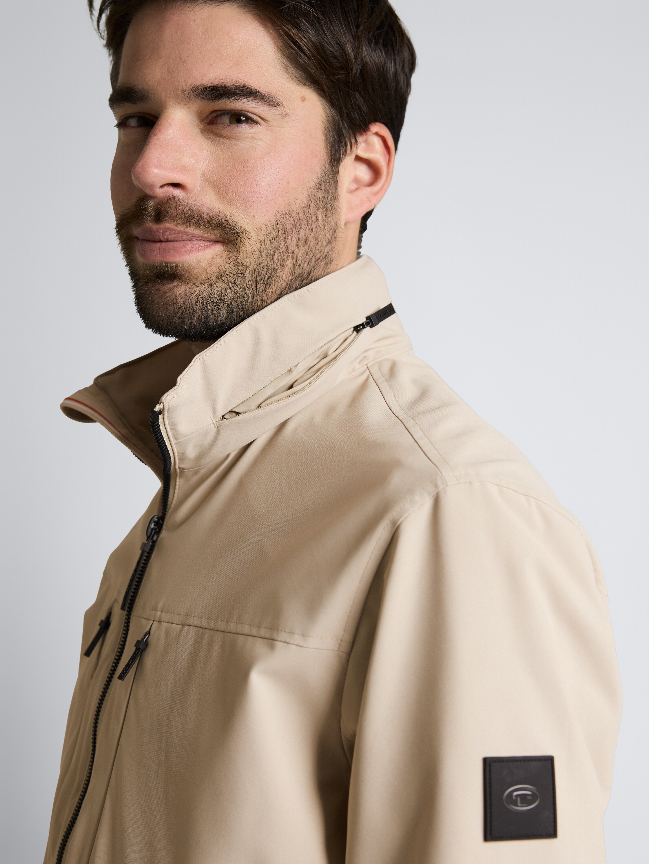 Blousonjas met opbergbare capuchon - Cashew Beige - Detailaanzicht model