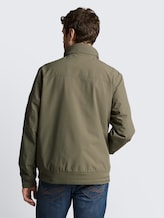 Blouson Jacke mit verstaubarer Kapuze - faded leaf green - Model-Rückansicht