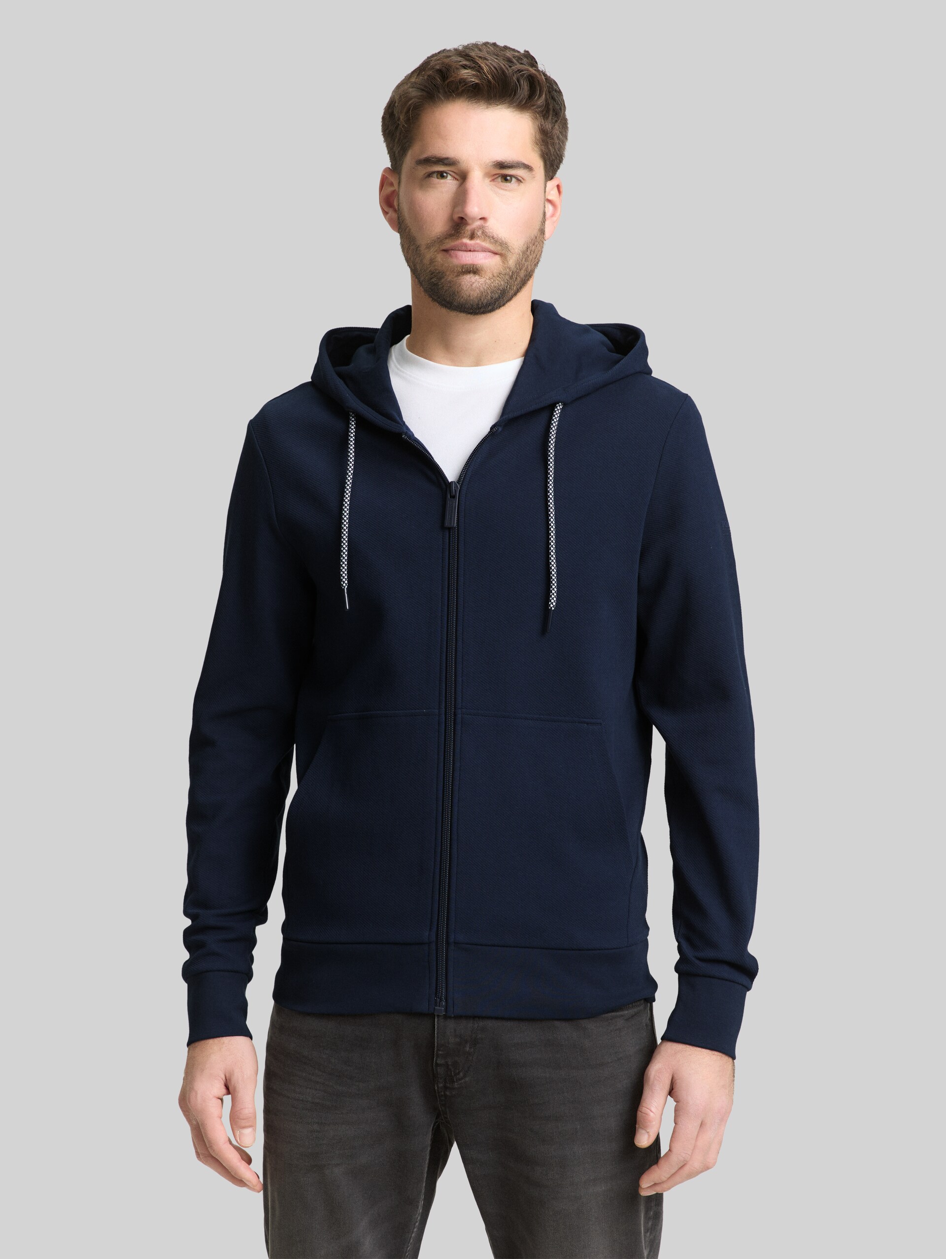 Basic Hoodie Sweatjacke - sky captain blue - Ausschnitt Model-Vorderansicht