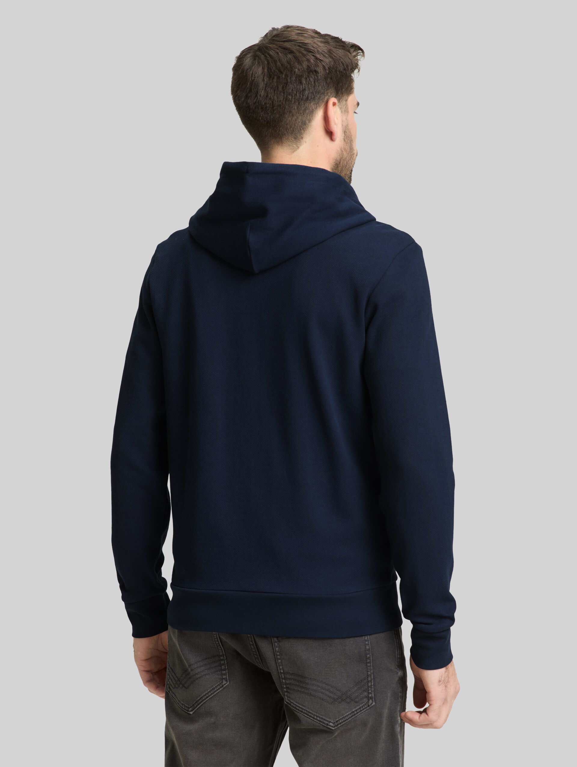 Basic Hoodie Sweatjacke - sky captain blue - Auschnitt Model-Rückansicht